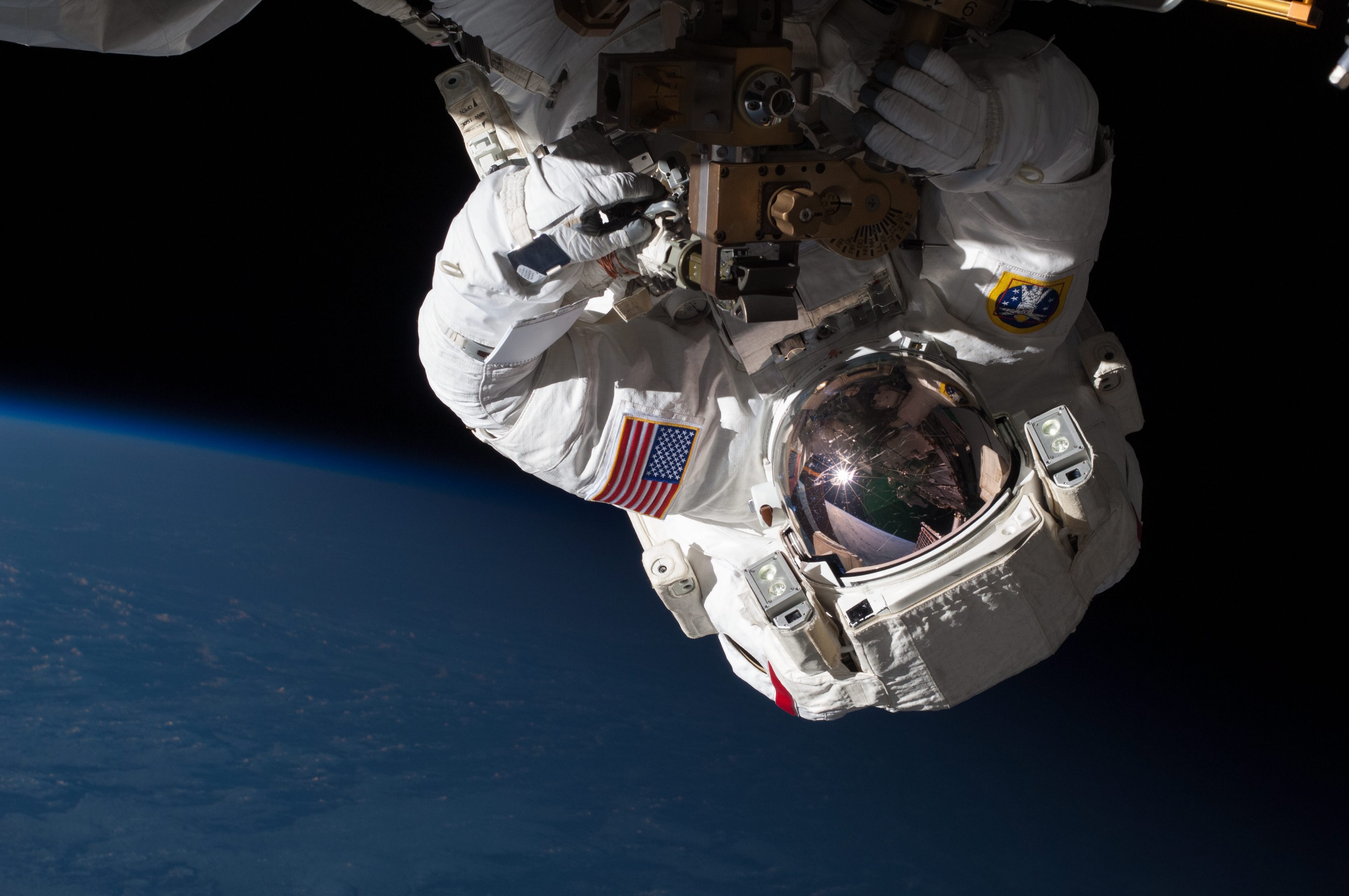 Превръщат екскрементите на астронавтите в храна