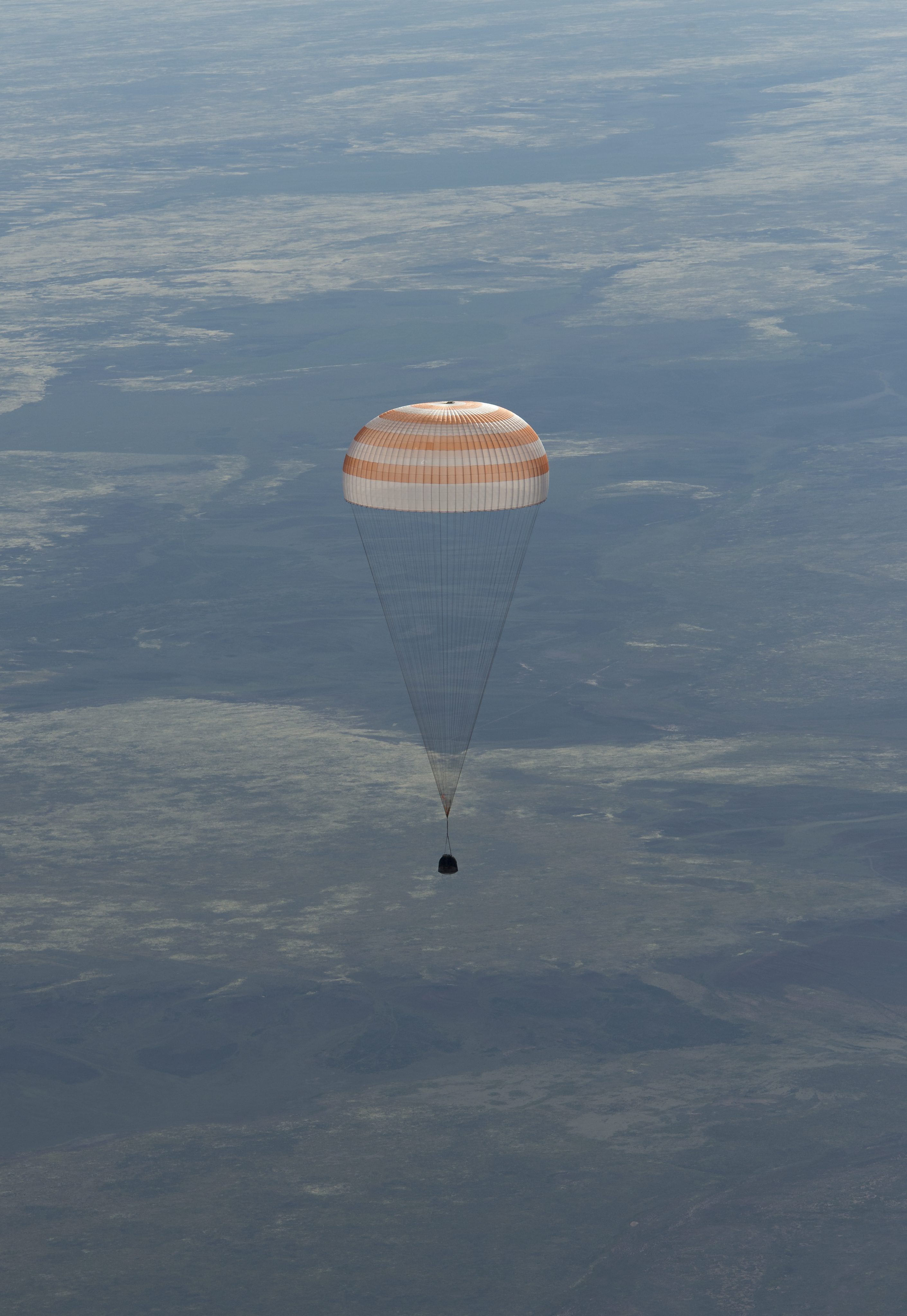 Трима космонавти се завърнаха успешно от МКС