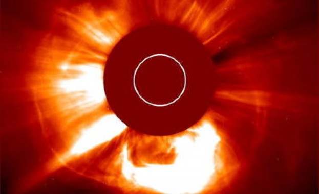 Яростта на Слънцето продължава: 3-то поредно изригване от клас Х (видео)