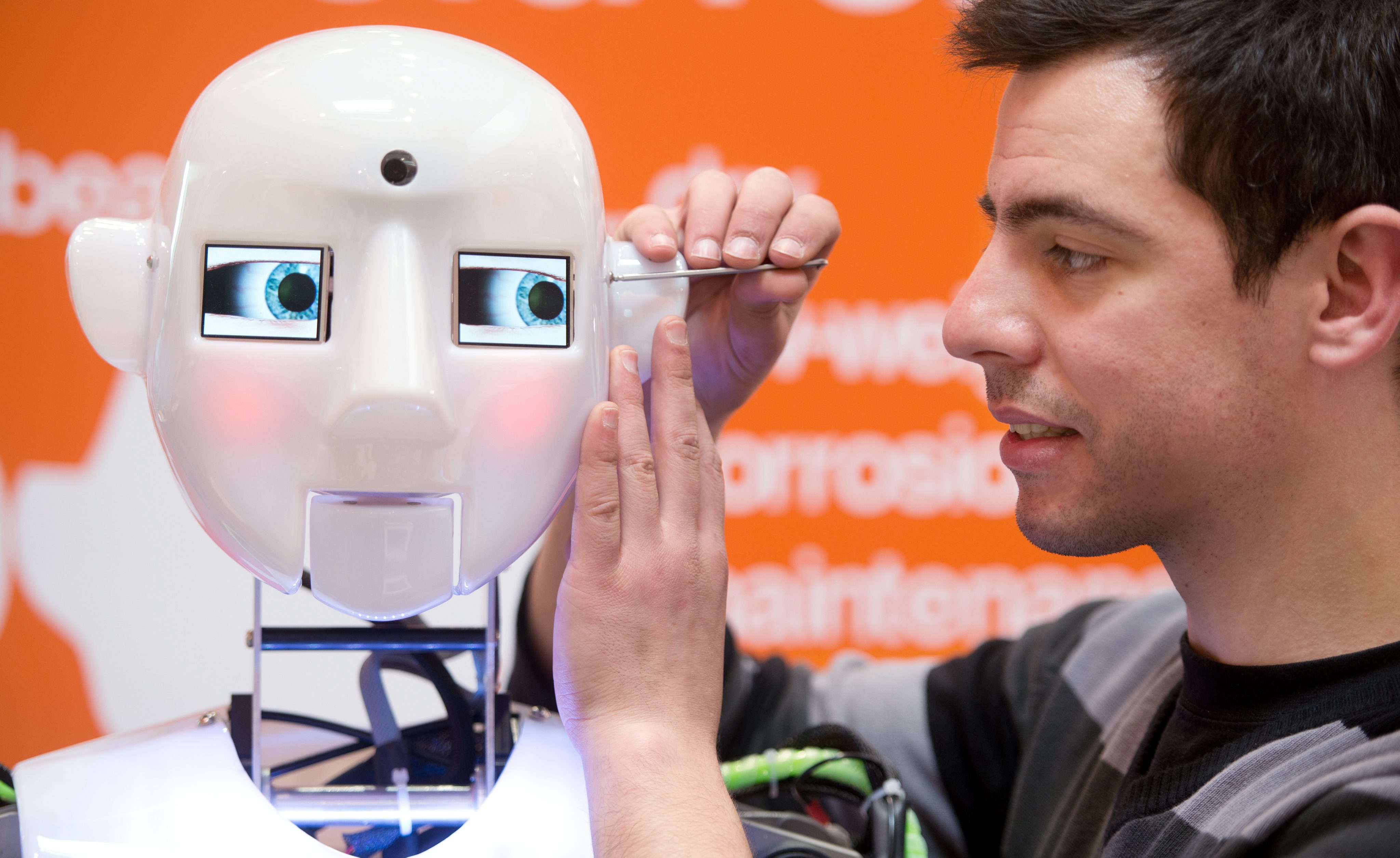 Учени създават “Wikipedia за роботи”