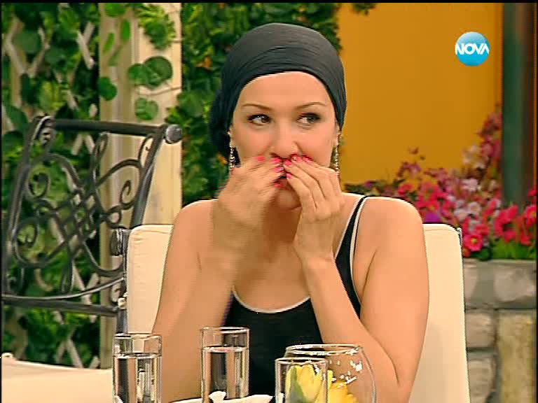 Гала води ”На кафе” с мустака на Етиен Леви