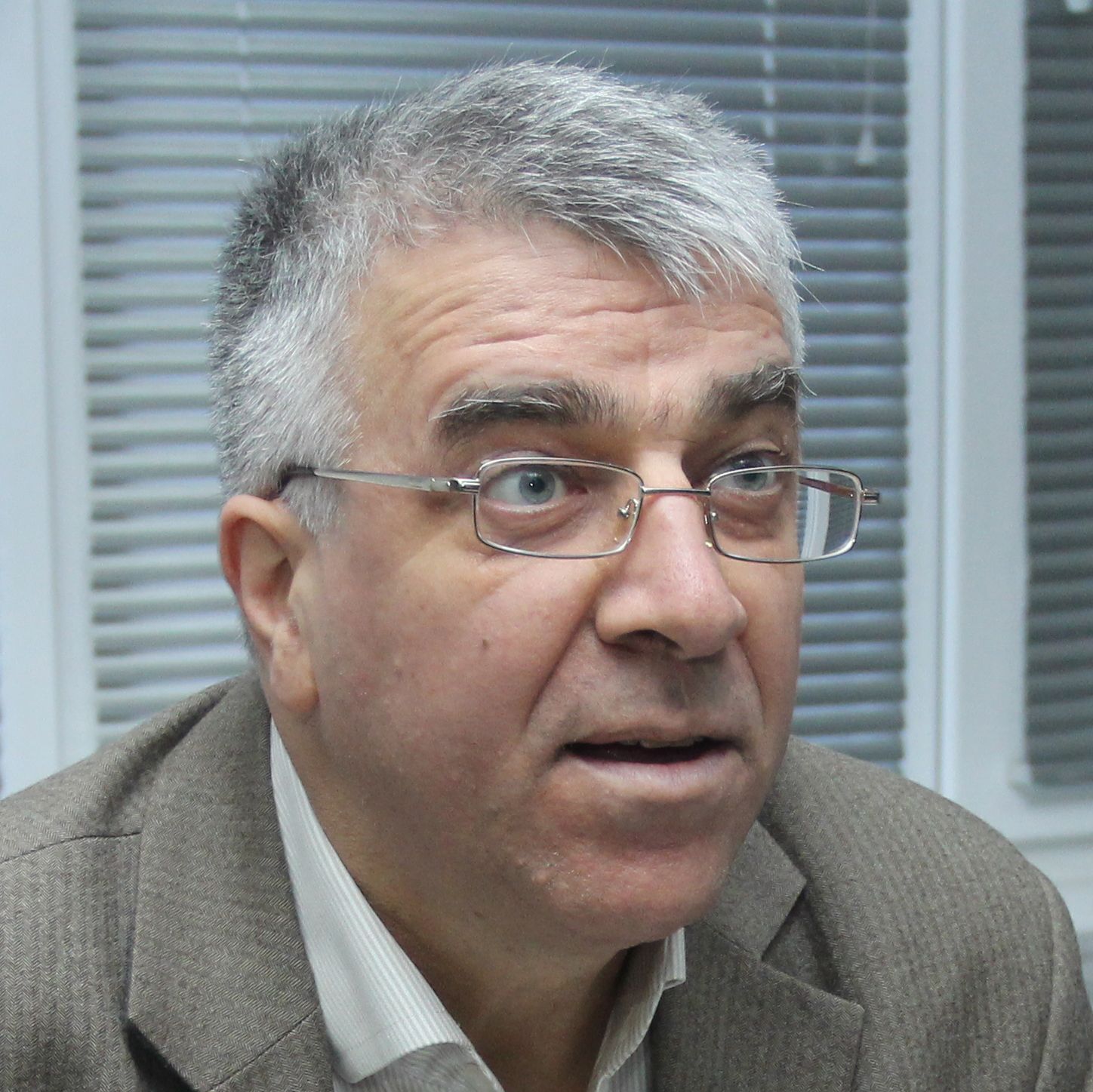 Румен Гечев е член на Комисията по бюджет и финанси
