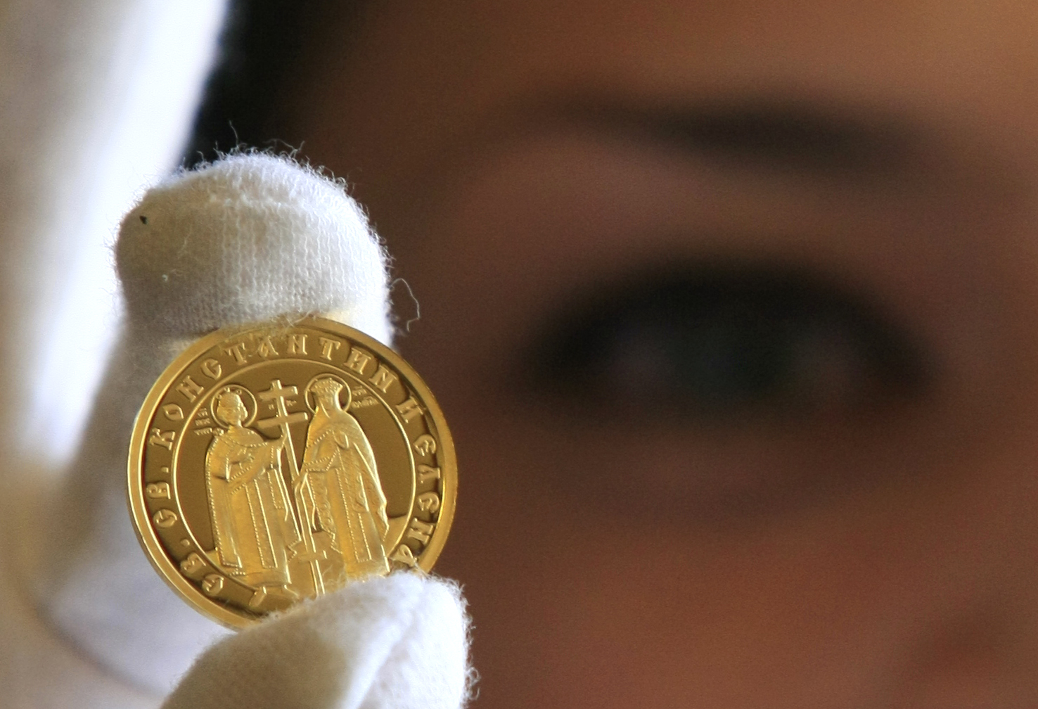 Номиналната стойност на монетата е 100 лева, теглото й е 8,64 грама и е от най-висока проба злато