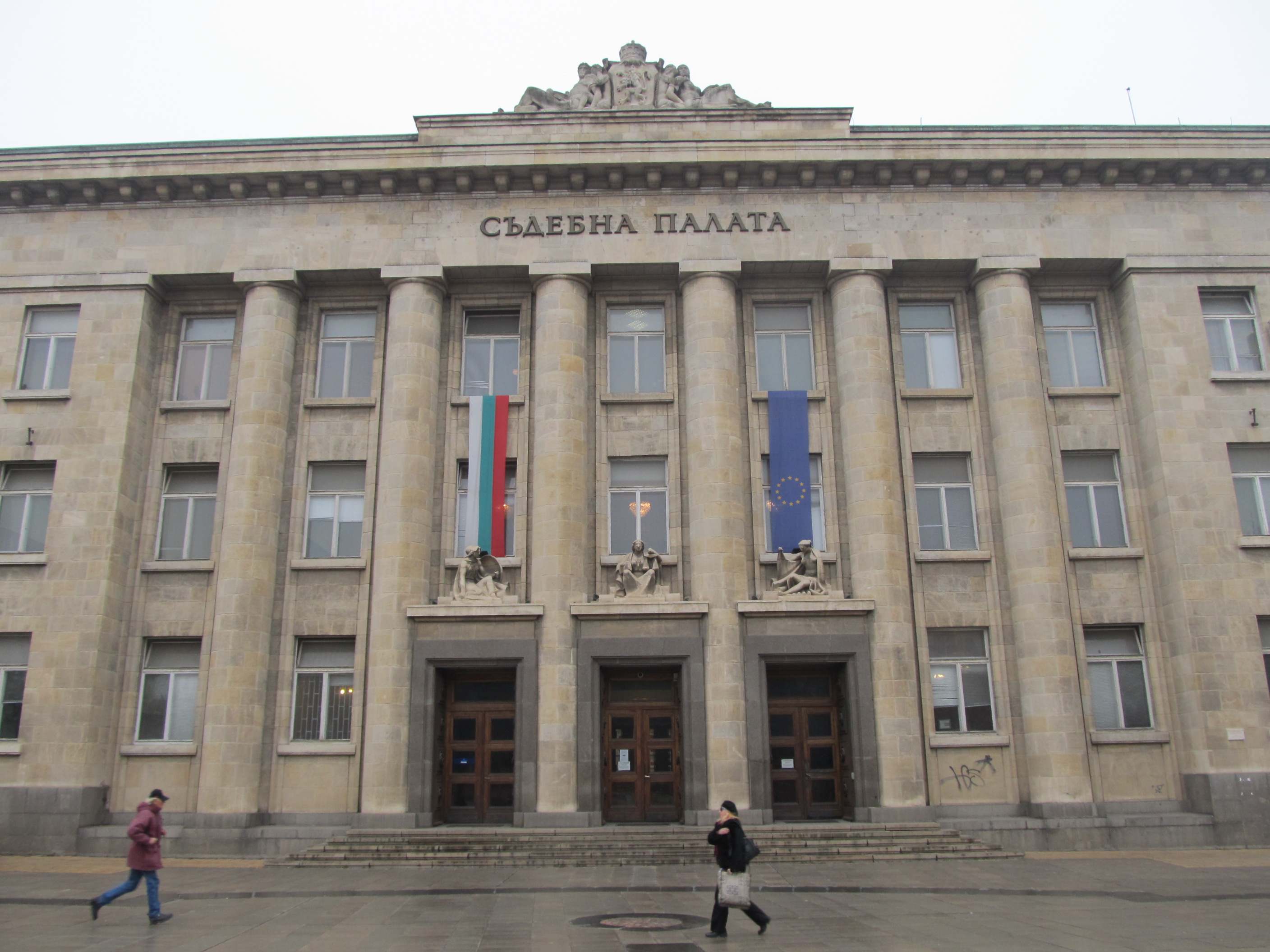 Съдът спря конкурса за наем на Халите