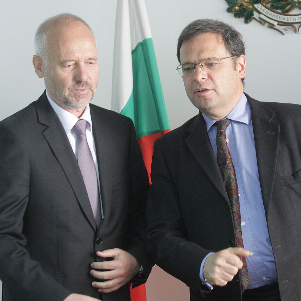 Юлиян Попов (вдясно) обясни, че България е в тежко екологично замърсяване