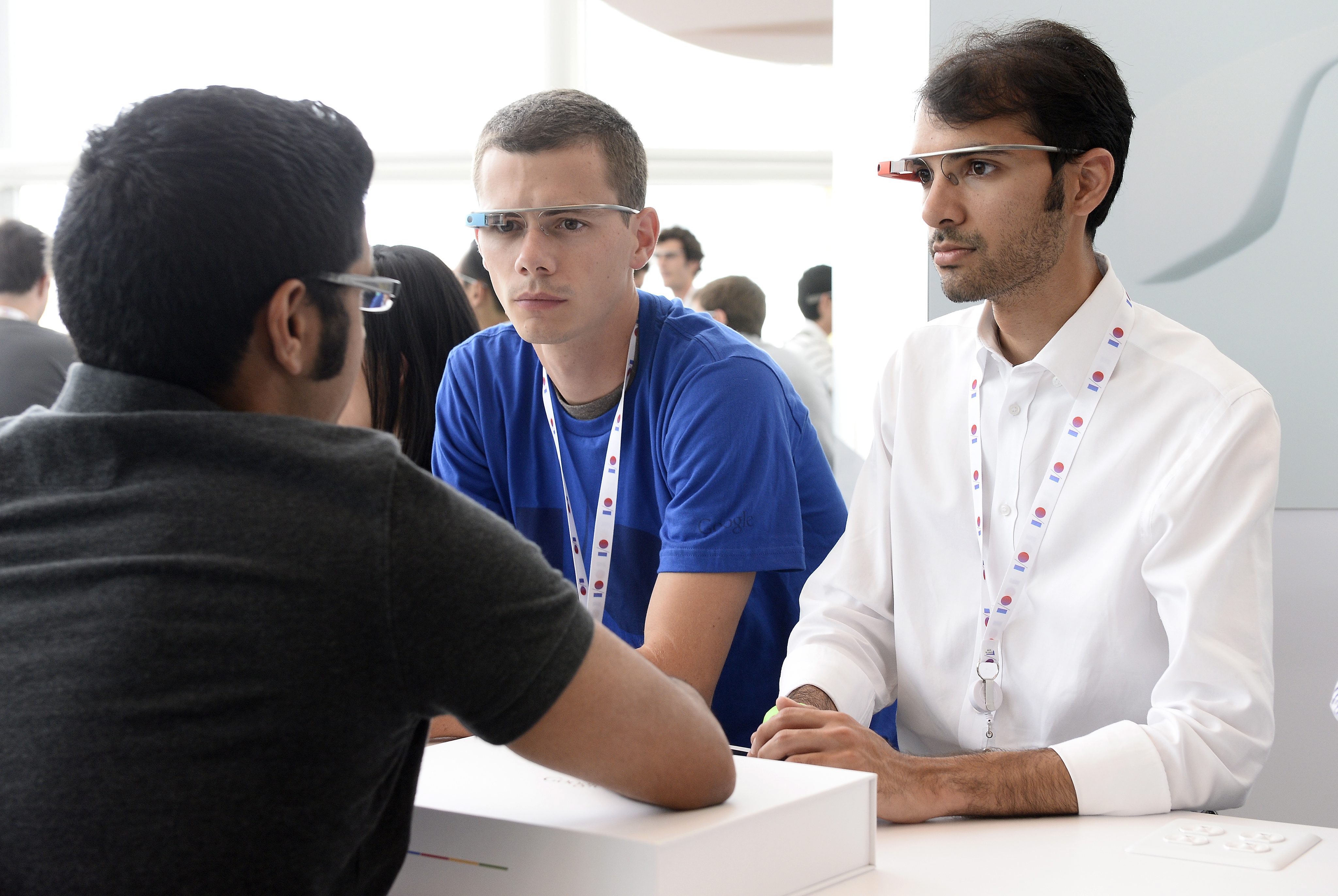 Очилата с добавена реалност Google Glass