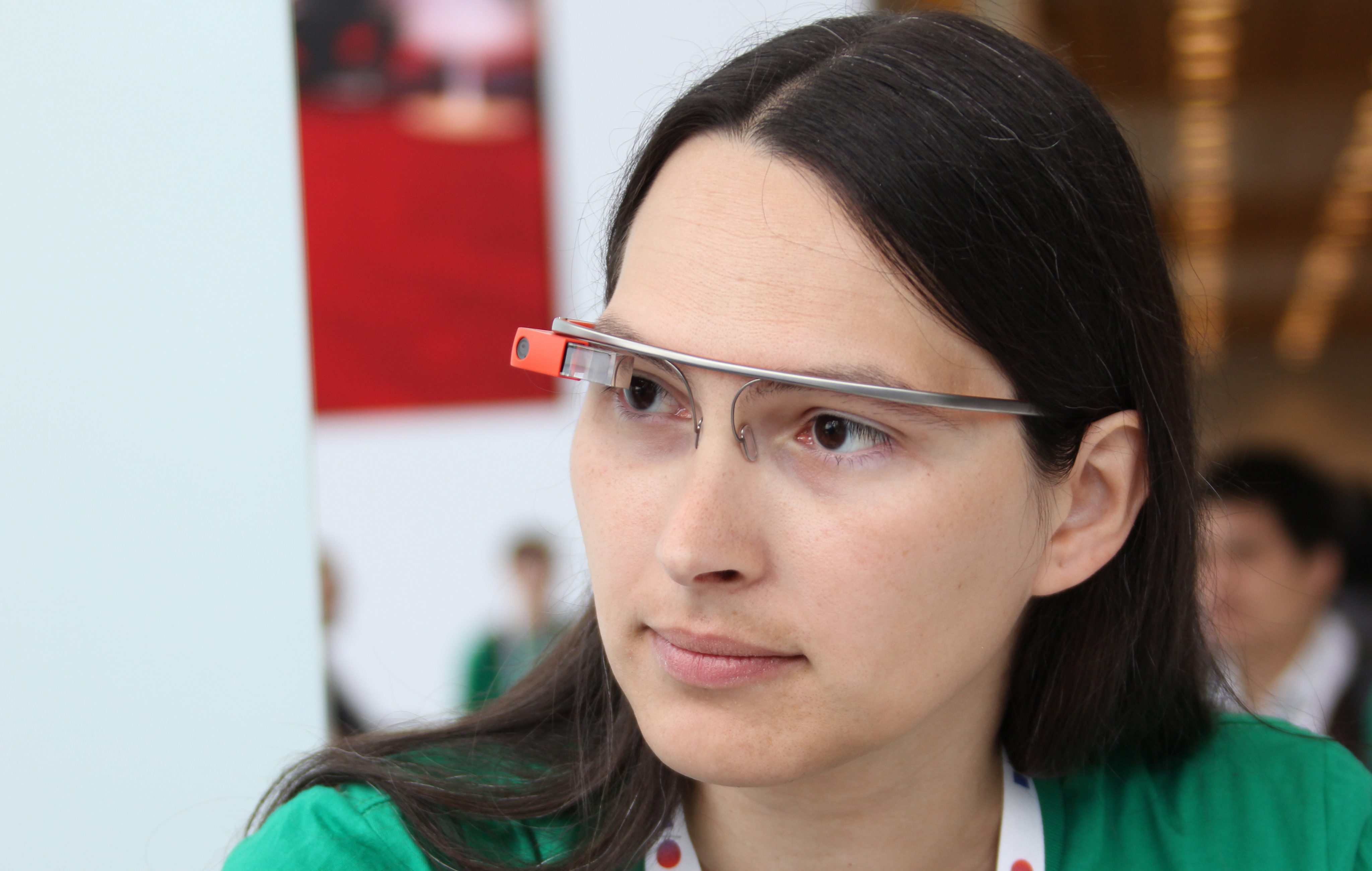 Очилата с добавена реалност Google Glass