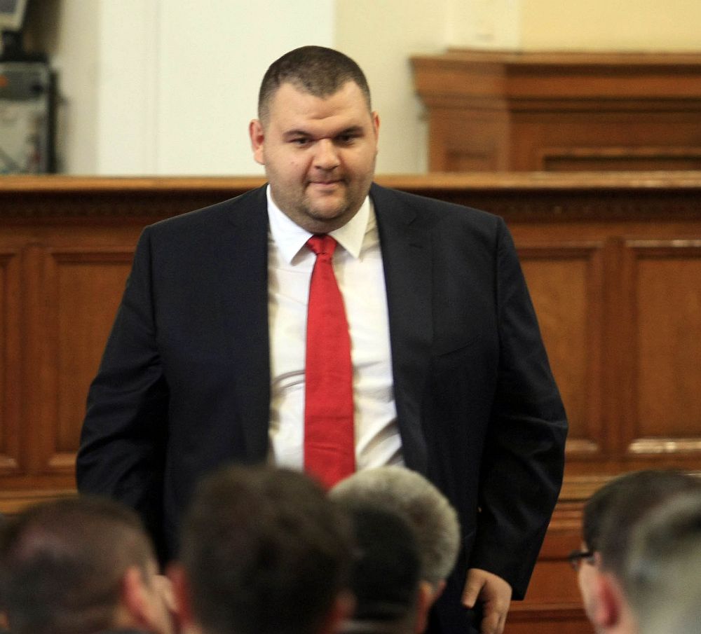 В новия парламент Делян Пеевски започна да се изказва от трибуната