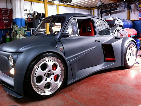 Fiat 500 с двигател на Lamborghini - джудже с огромна мощ