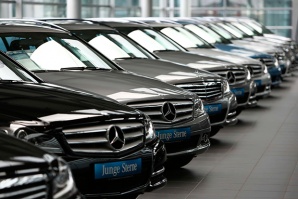 Daimler поставя спасителни стикери върху Mercedes-Benz