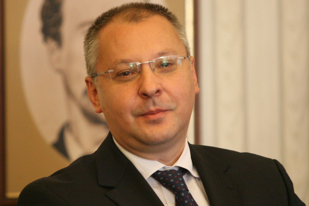 Станишев обяви, че е щастлив, тъй като не е имал договорки с ГЕРБ