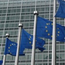 Нели Крус иска да премахне таксите за роуминг в Европа от догодина