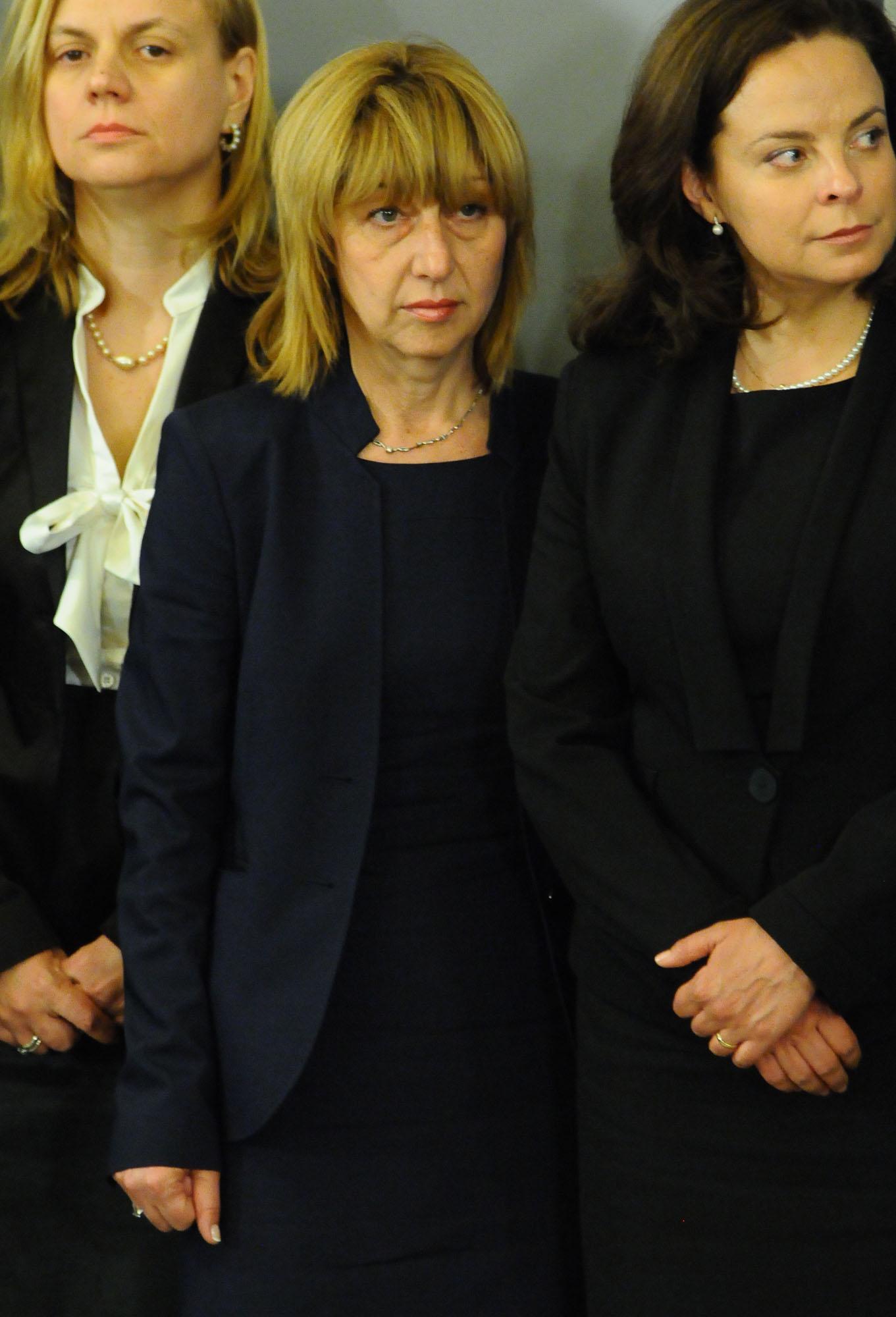 Анелия Клисарова (в средата) беше част от кабинета на Пламен Орешарски