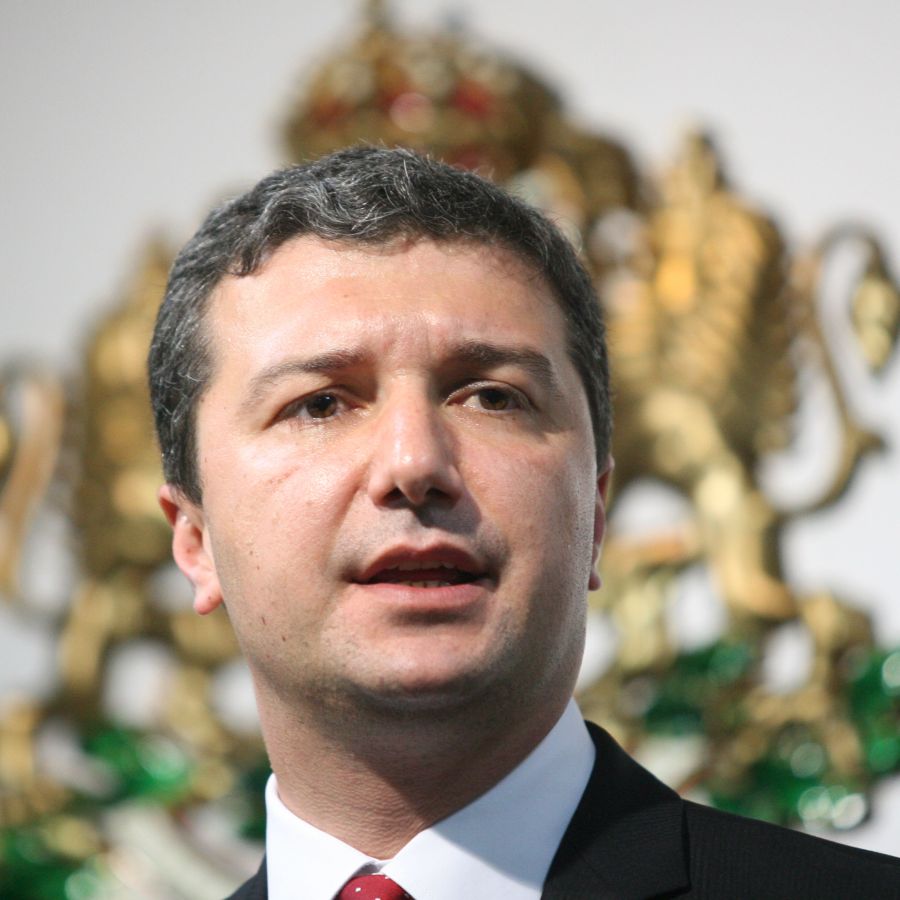 Министър Драгомир Стойнев