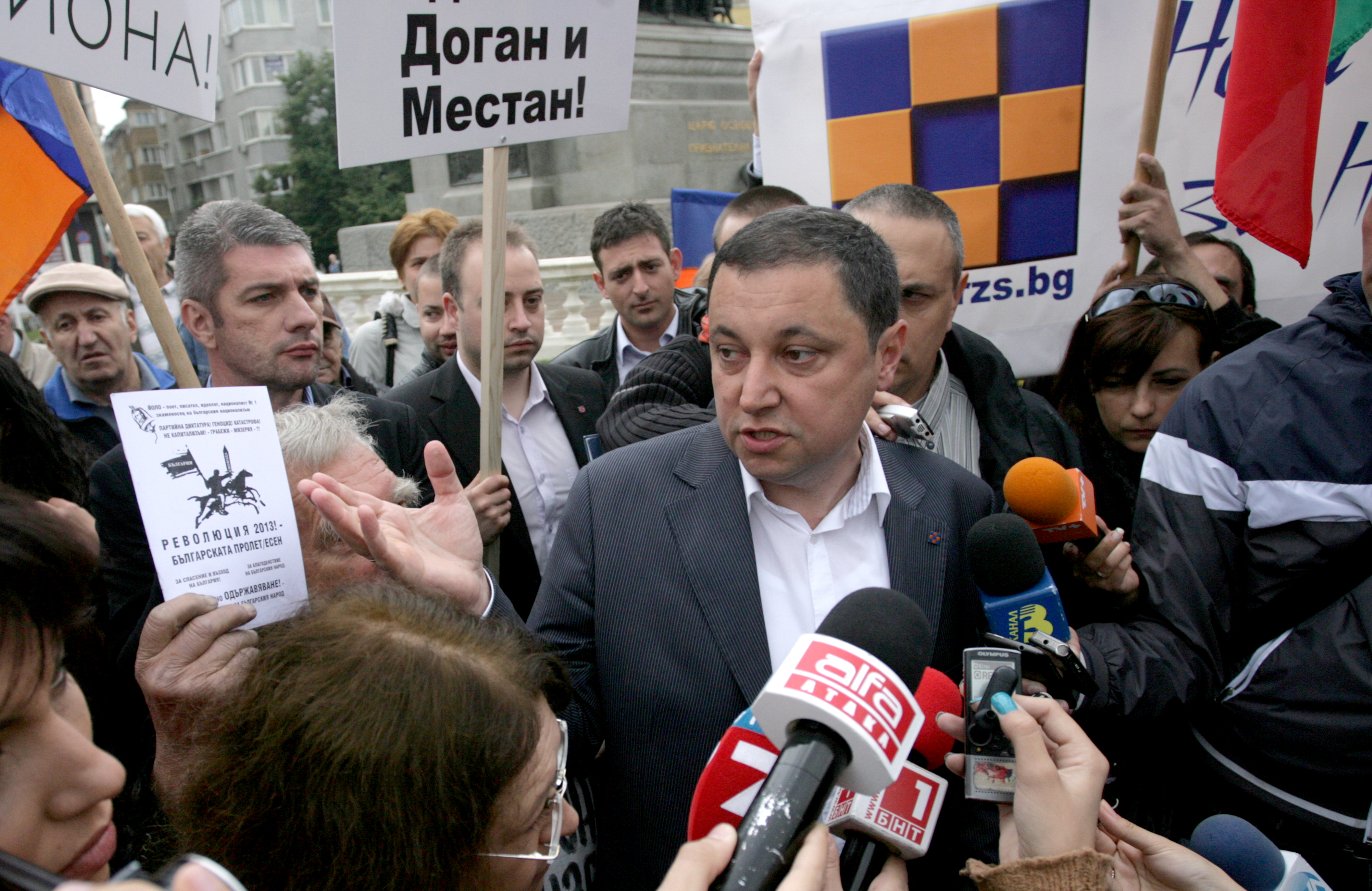 Янев:  Започваме и ще ги довършим с помощта на народа.