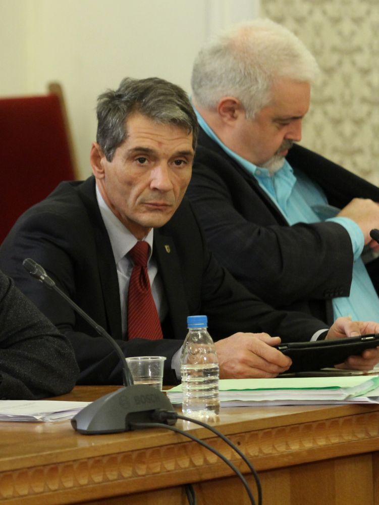 Депутат от ”Атака” оглави комисия за проверка на ”Авиоотряд 28”