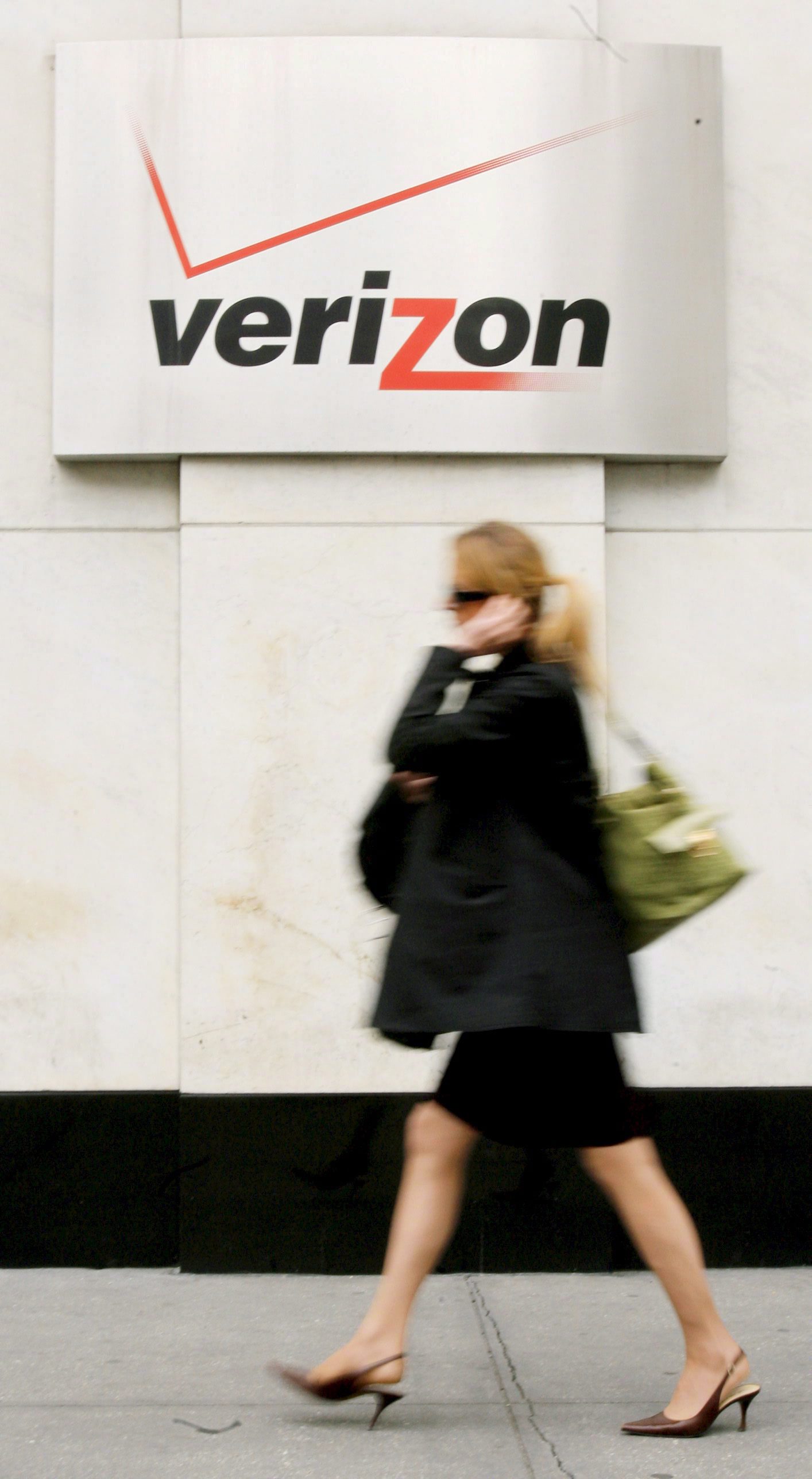 Verizon е бил задължен да дава ежедневно данни за милиони разговори