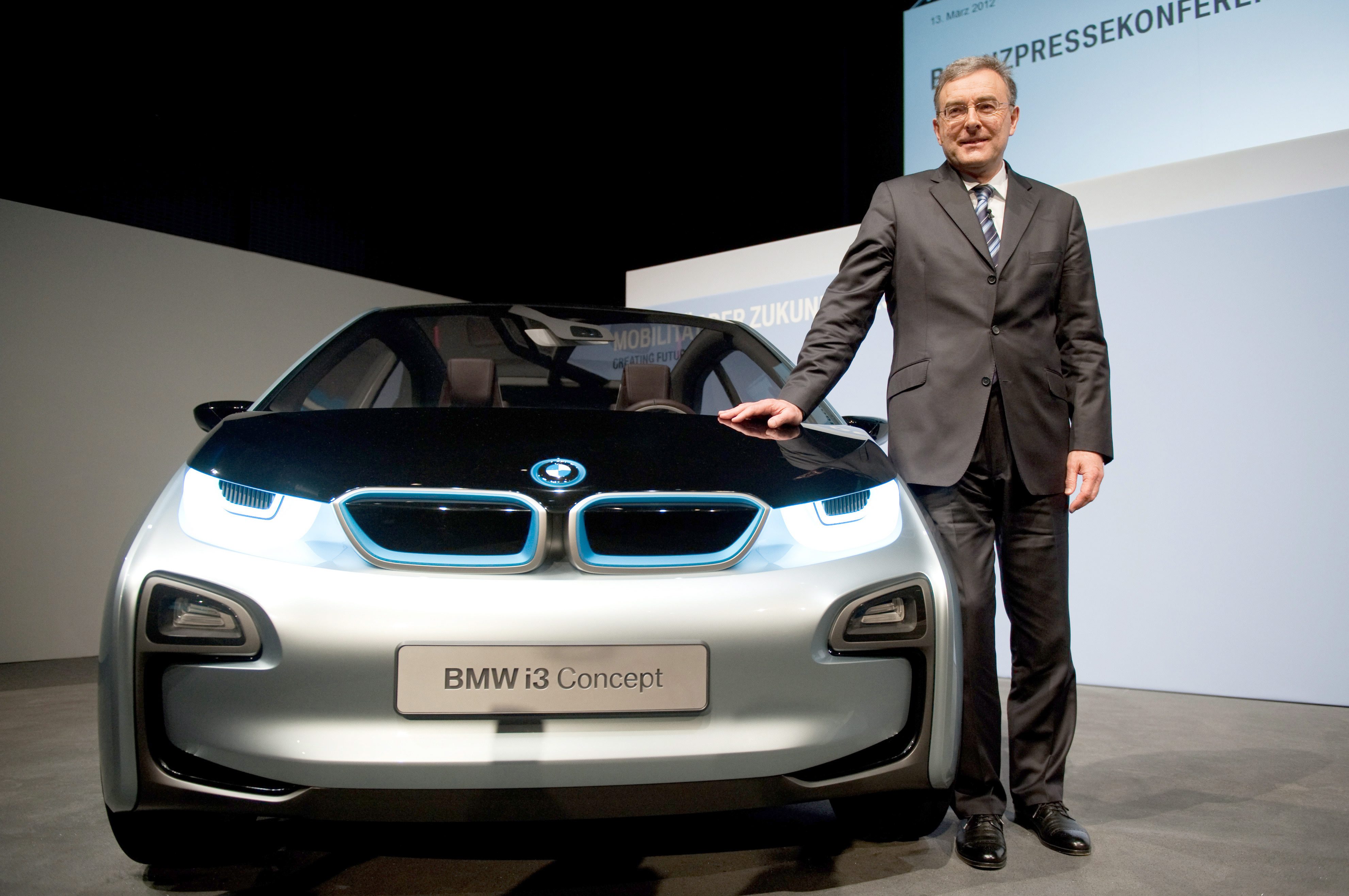 Шефът на BMW: Германците се ”страхуват” от електромобили