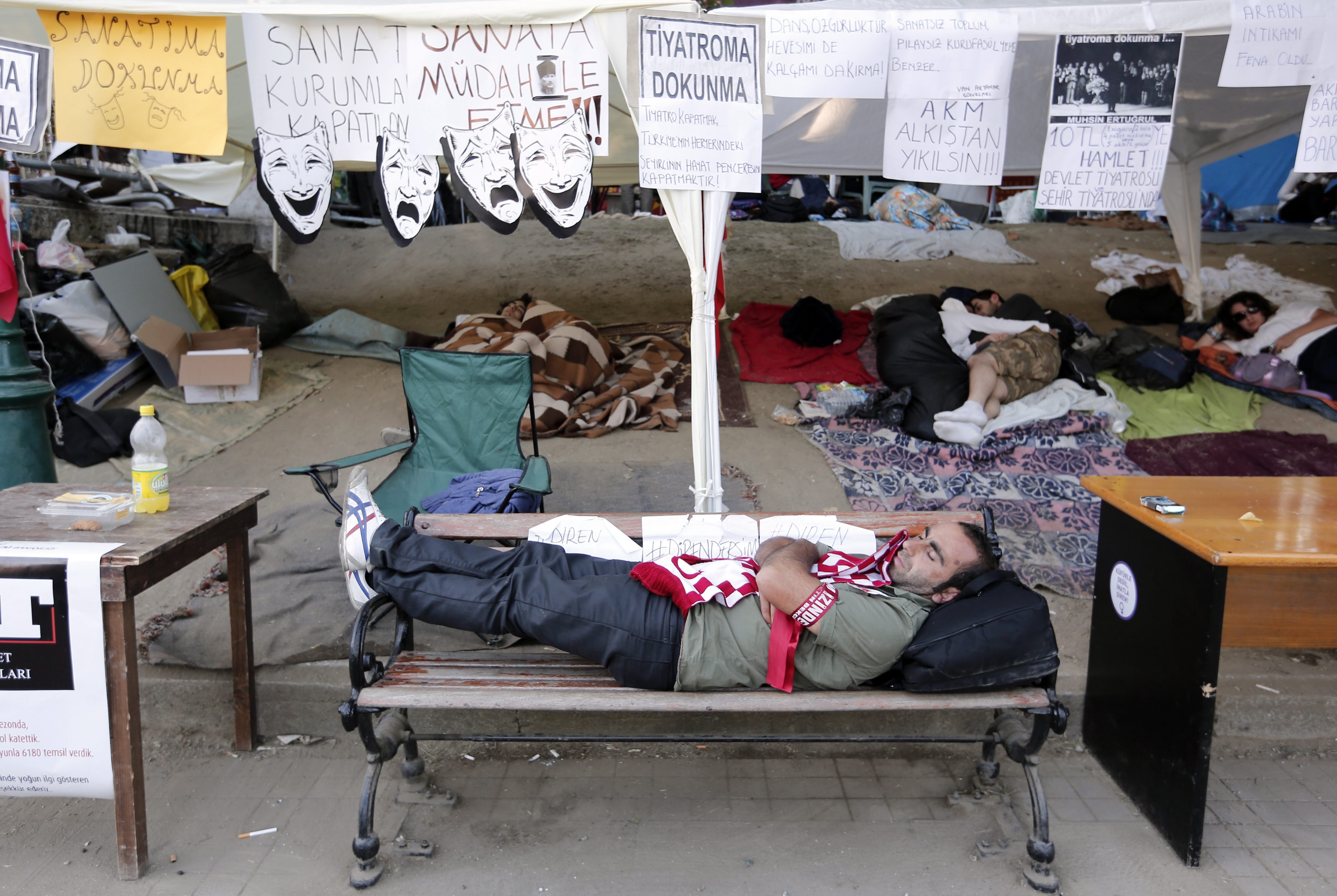 Палаткови лагери срещу Ердоган в Истанбул