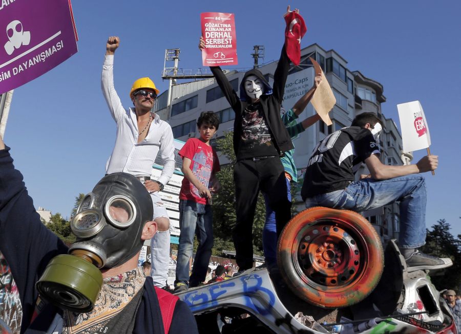 Турската полицияе готова да разчисти барикадите на площад Таксим в Истанбул