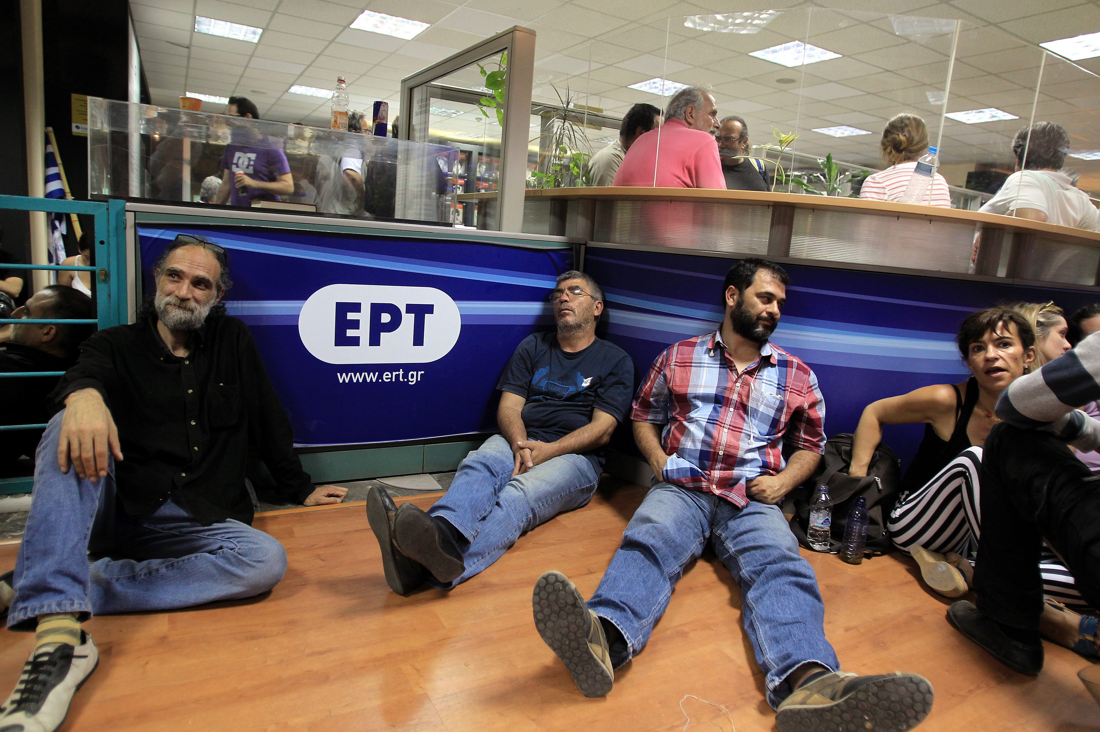 Гърция закри държавните радио и телевизия