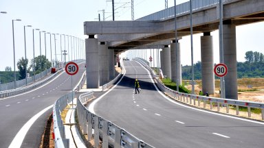 За момента пунктовете на моста и на вход и на