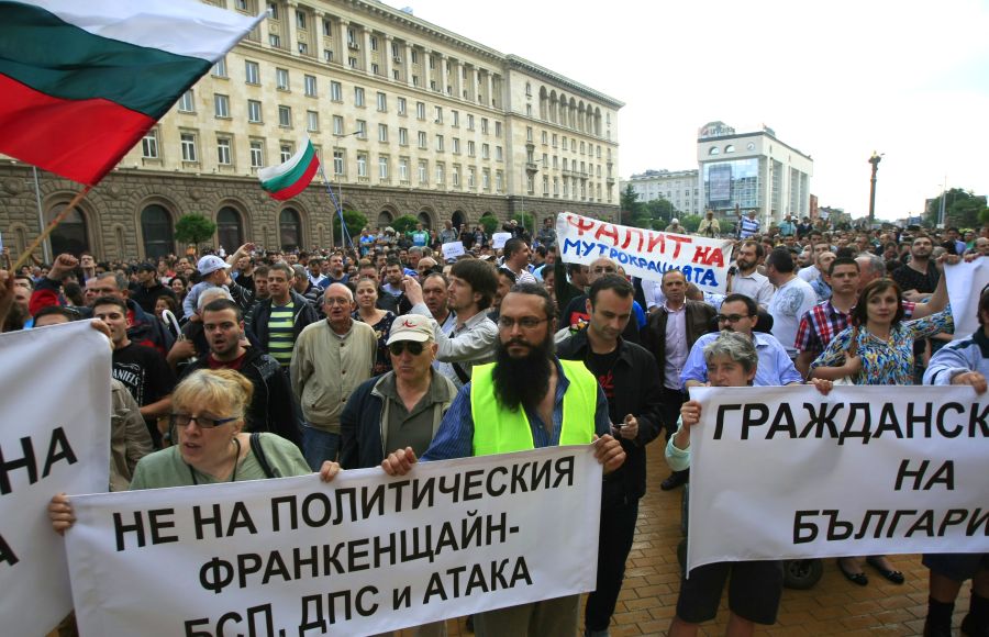 На протеста поискаха оставка на правителството и нови парламентарни избори