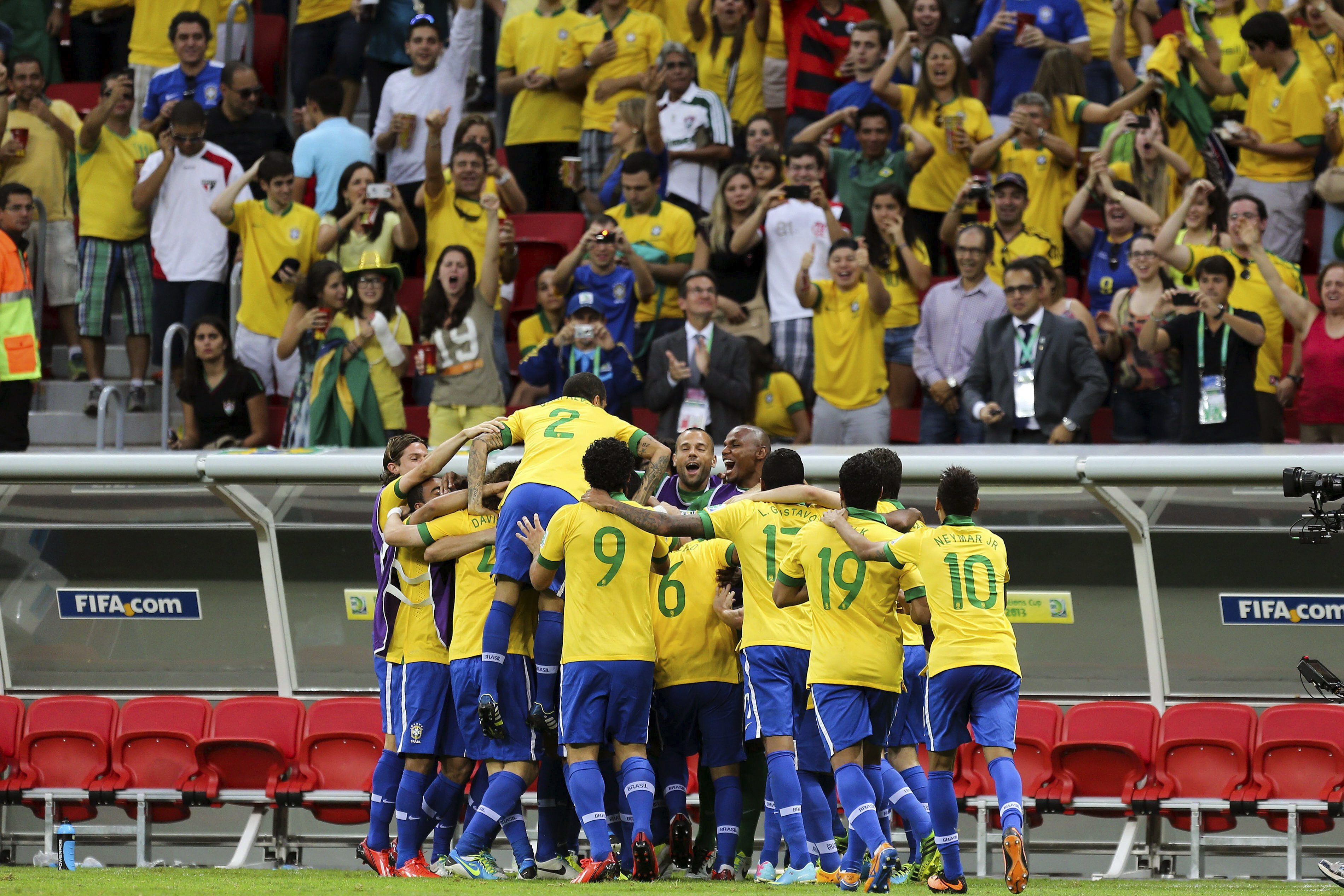 Бразилия победи с класика Япония (видео+снимки)