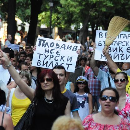 Пловдивчани не пуснаха зам.-областния управител в сградата