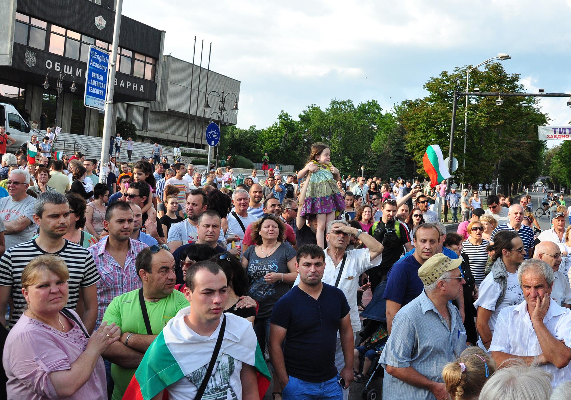 Протестите във Варна протичат спокойно