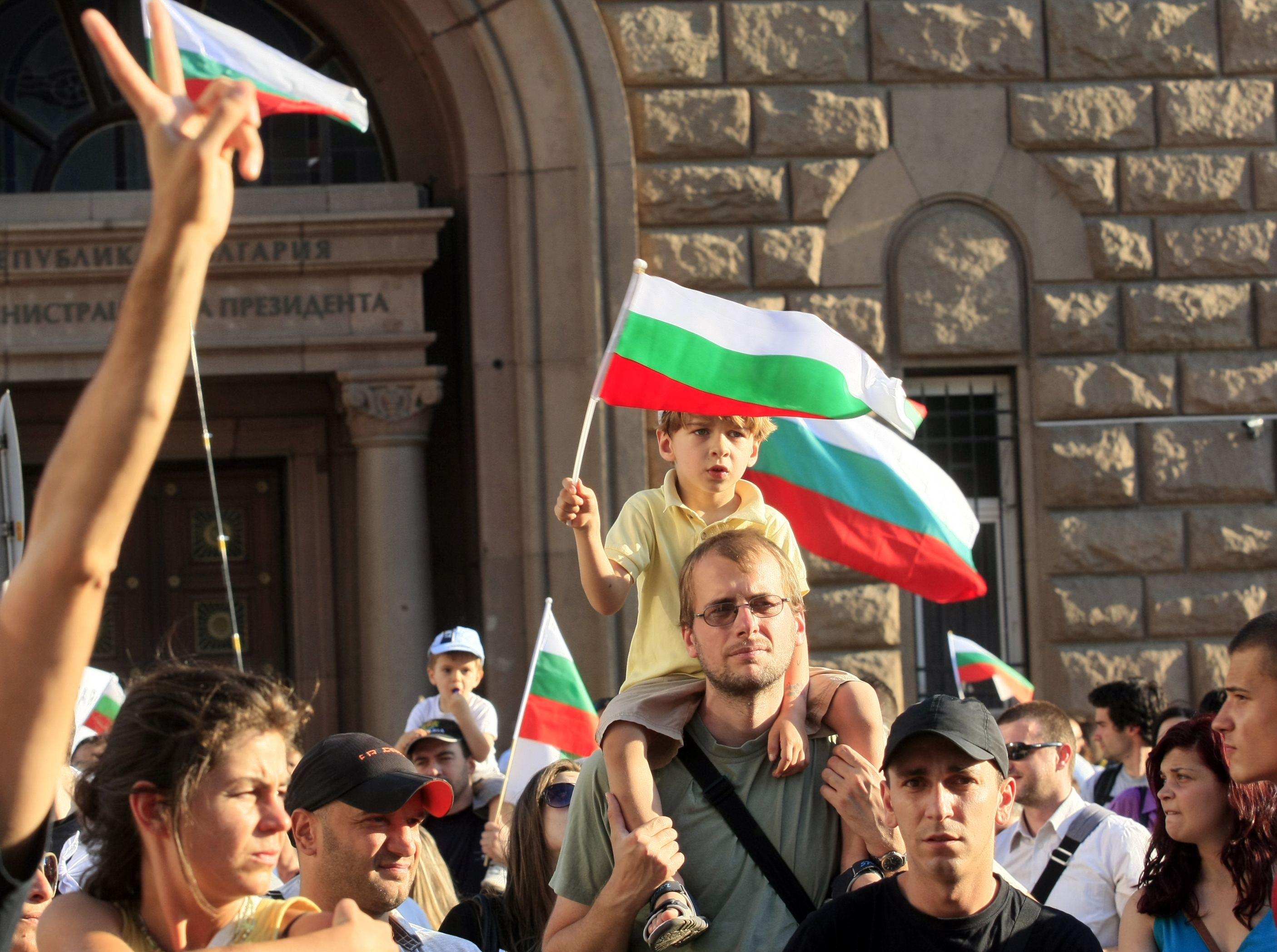 Около 7000 хиляди души скандираха срещу правителството за пета вечер в столицата