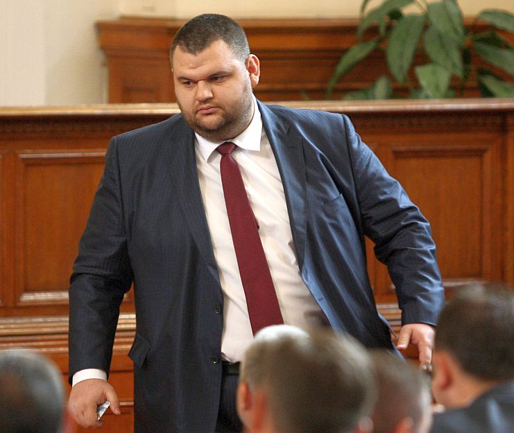 Делян Пеевски  няма да стъпи в парламента, няма да получава и възнаграждение