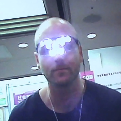 Очила правят лицето ”невидимо” за камери (видео)
