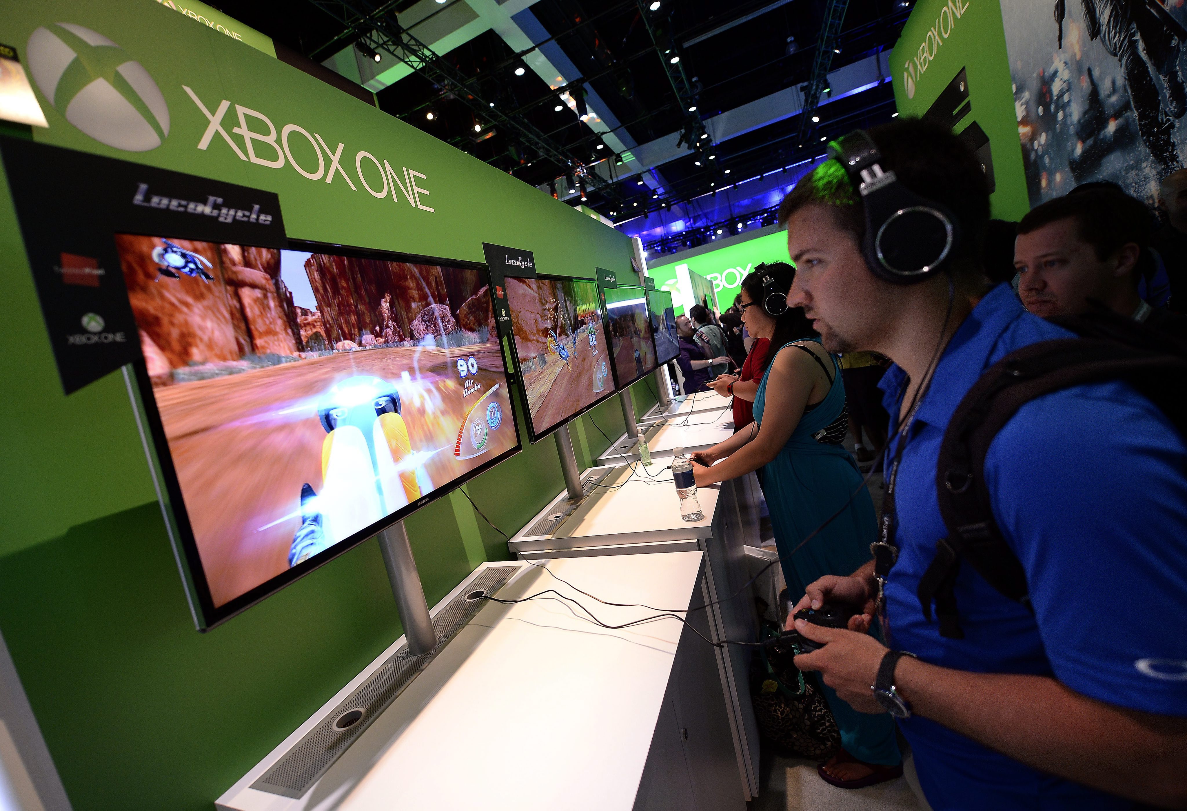 Microsoft с обратен завой за игрите в новия Xbox