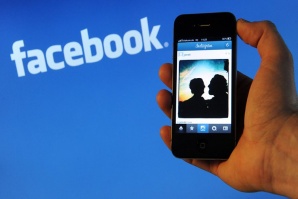 Данните на 6 милиона потребители изтекоха в Facebook