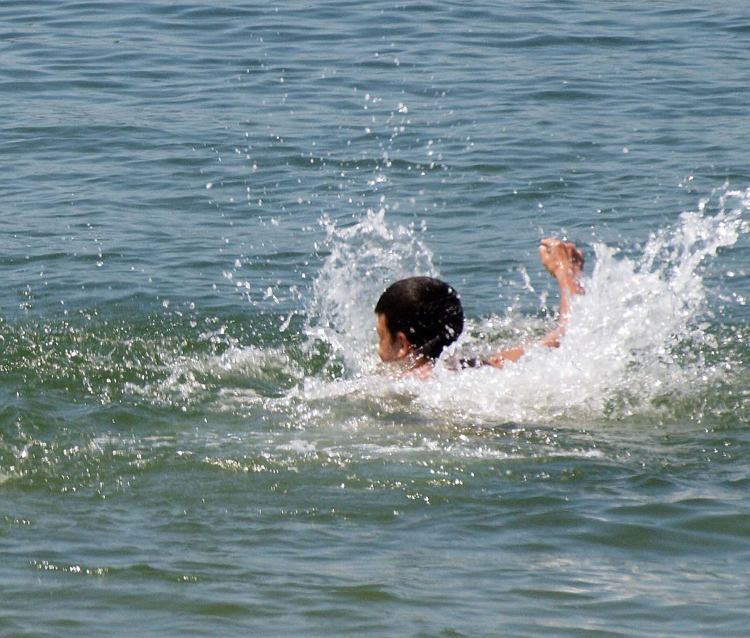 Трима младежи се удавиха в морето край Кранево