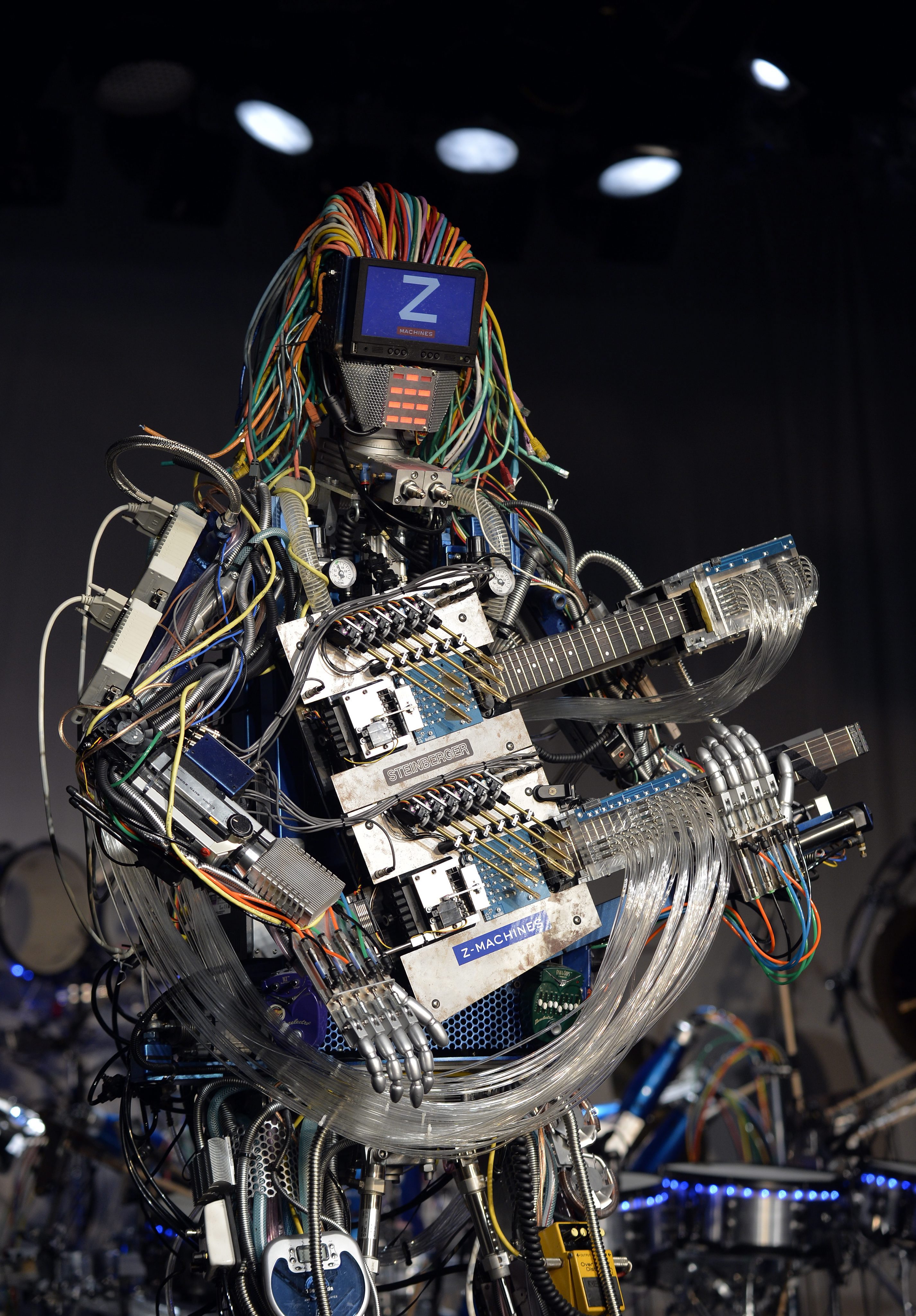 ”Z-Machines” - японска рок банда от роботи