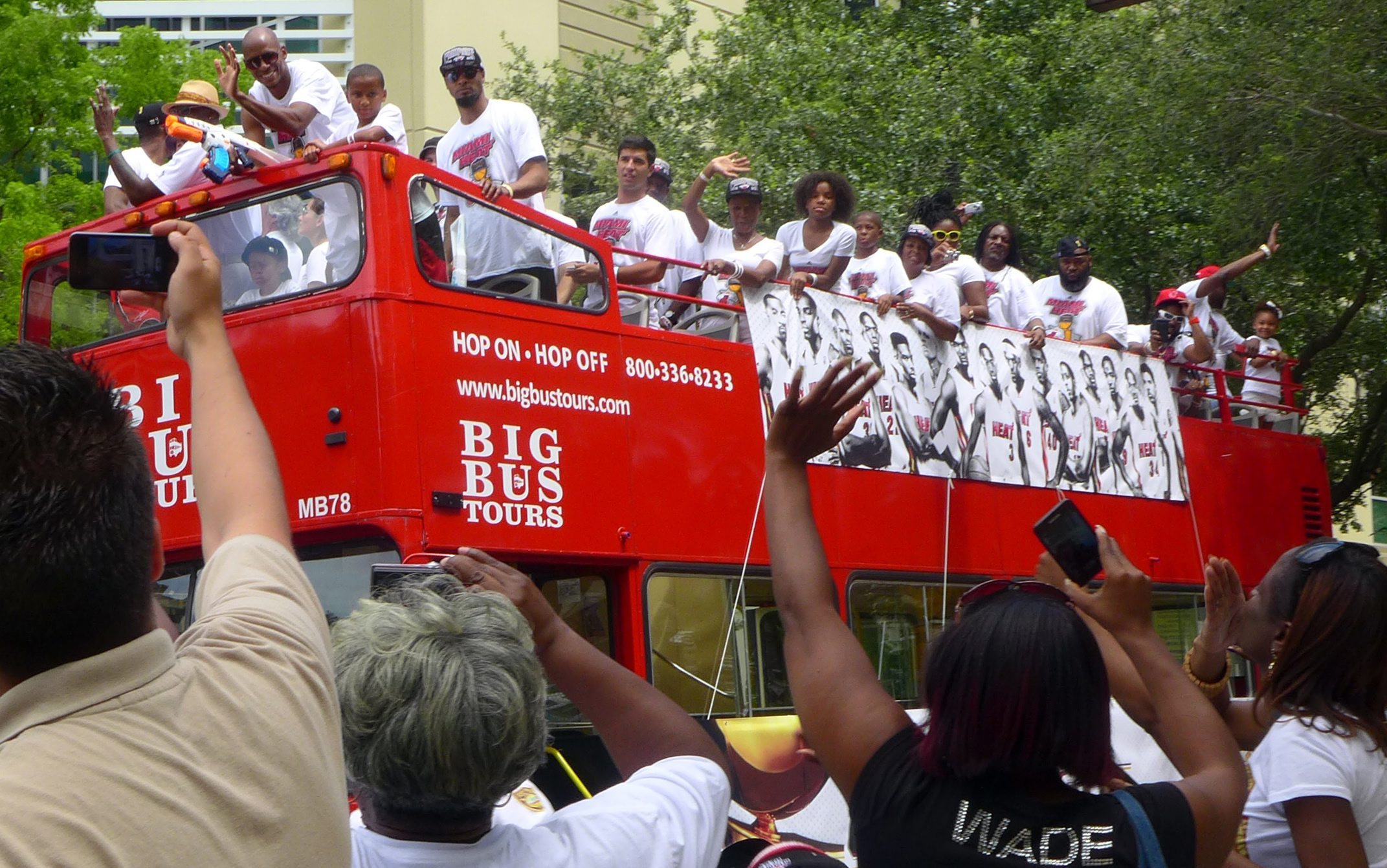 ”Маями Хийт” отпразнуваха титлата с уличен парад (видео)