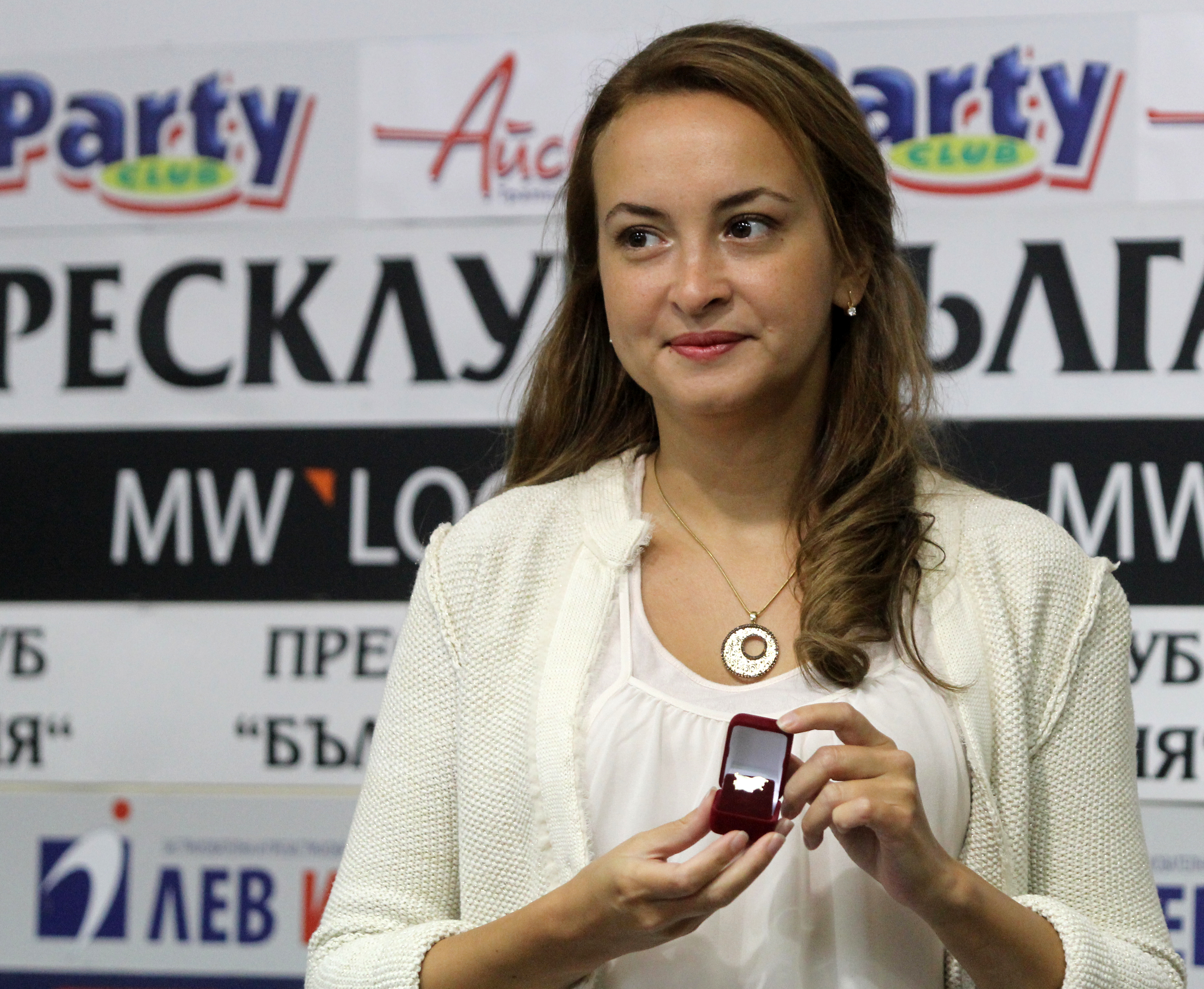 Стефанова и Чепаринов с ремита на турнир по шахмат в Катар