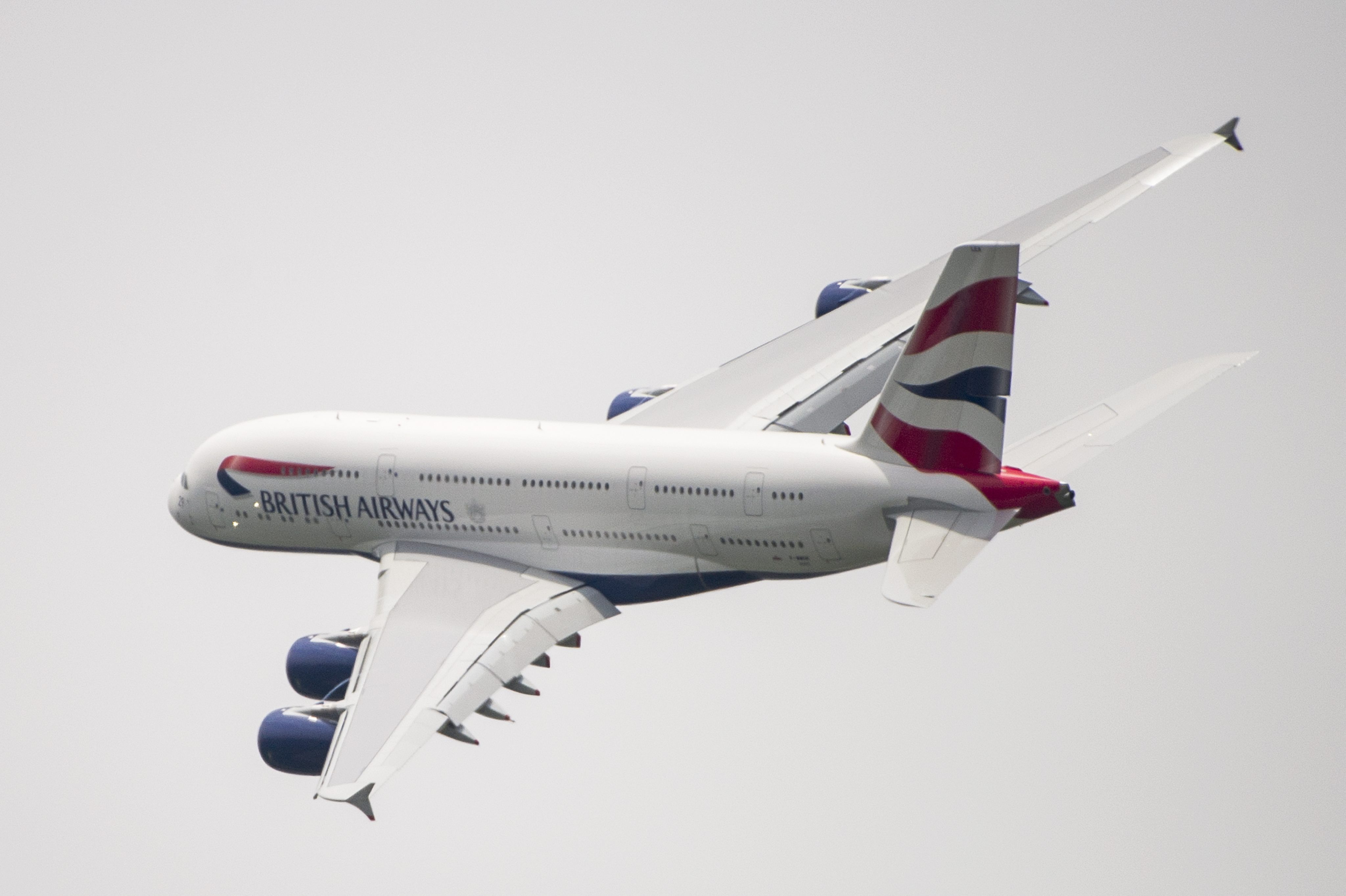 „British Airways” смекчава правилата за телефони