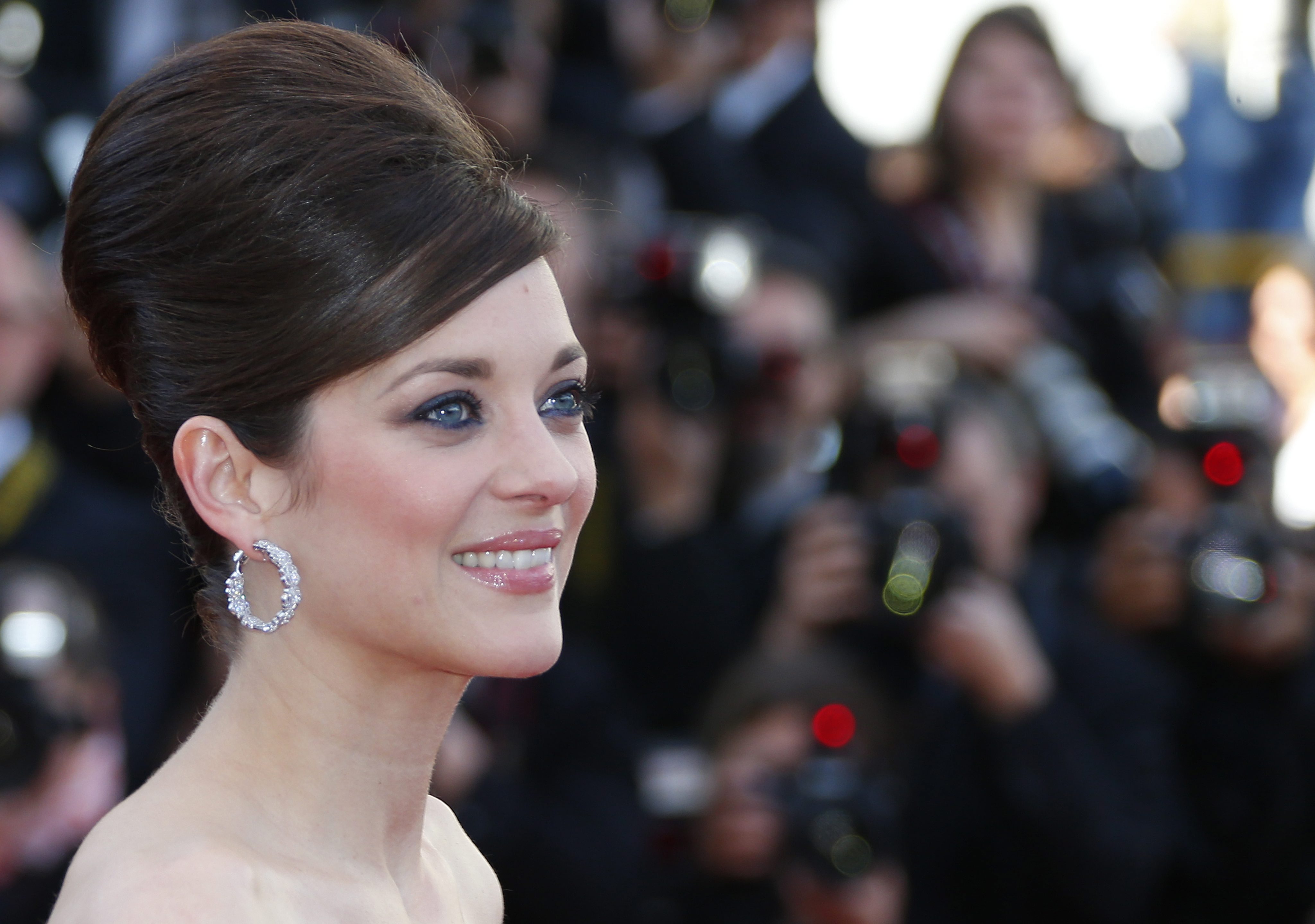 100 Years of Changing Beauty, Makeup, and Hairstyles in 1 Minute Womens hairstyl