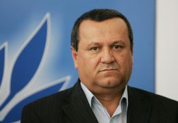 Адемов: Замразяваме или стажа, или пенсионната възраст