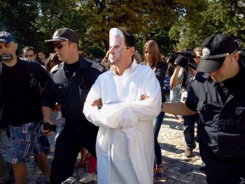 Полиция отведе ”Волен Сидеров” в усмирителна риза