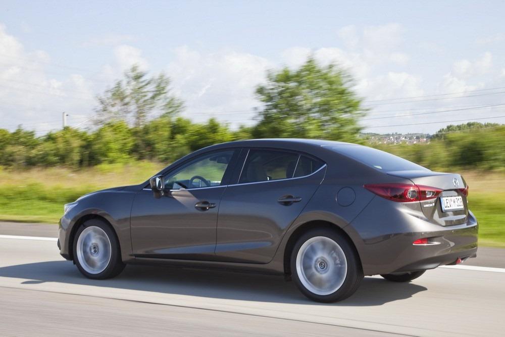 Първи официални снимки на новата Mazda3 седан