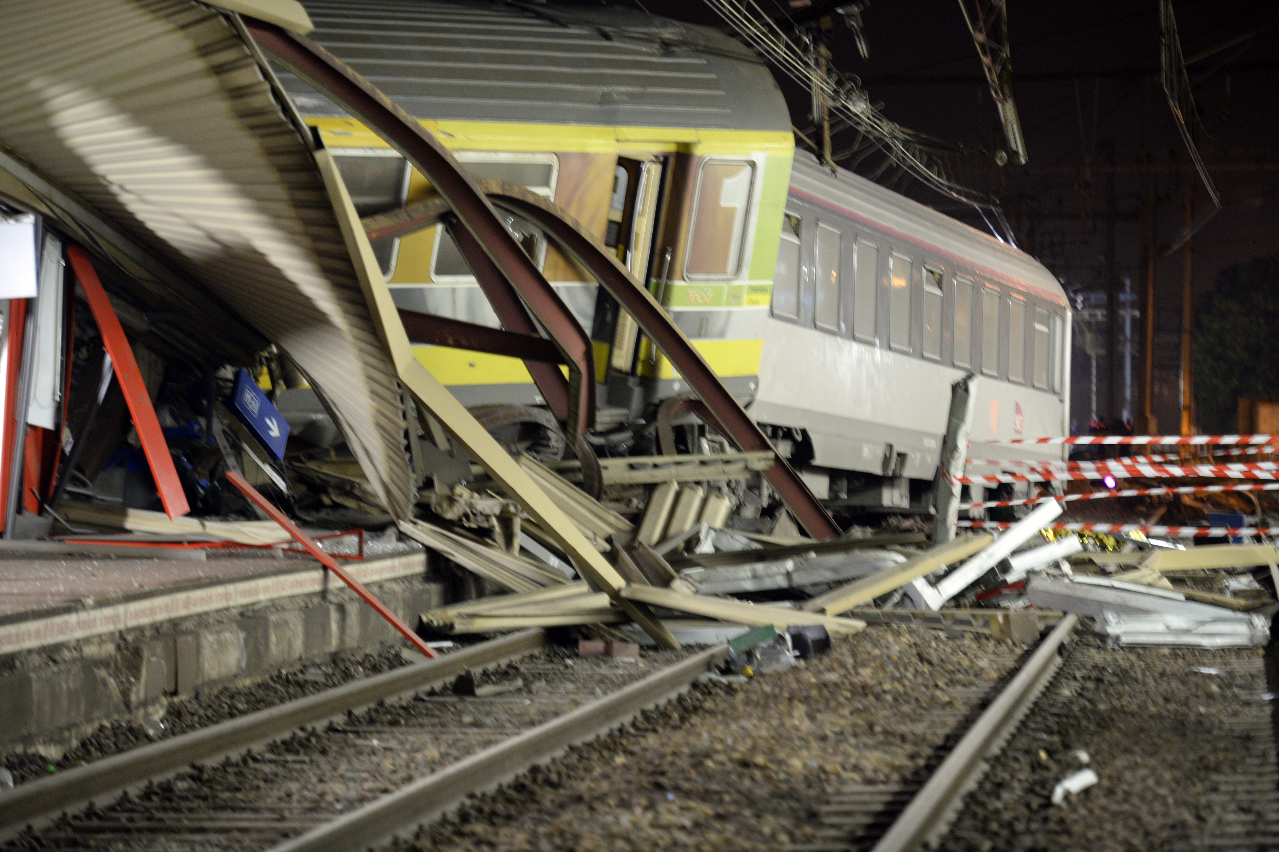 Машинистите на дерайлиралия влак предотвратили сблъсък с друг влак