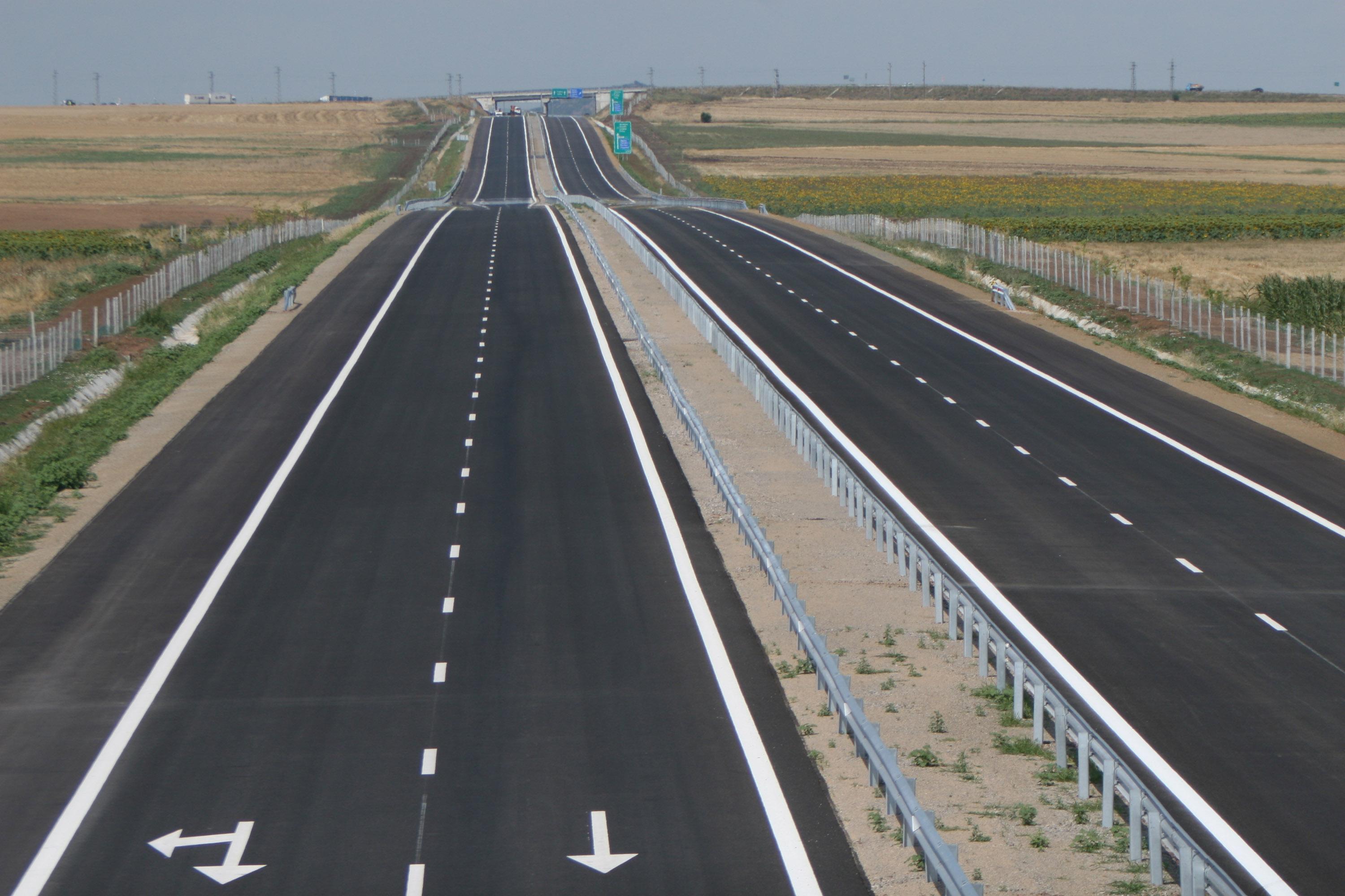 Временно е ограничено движението в изпреварващата лента, при км 5, на АМ ”Тракия”, в посока София