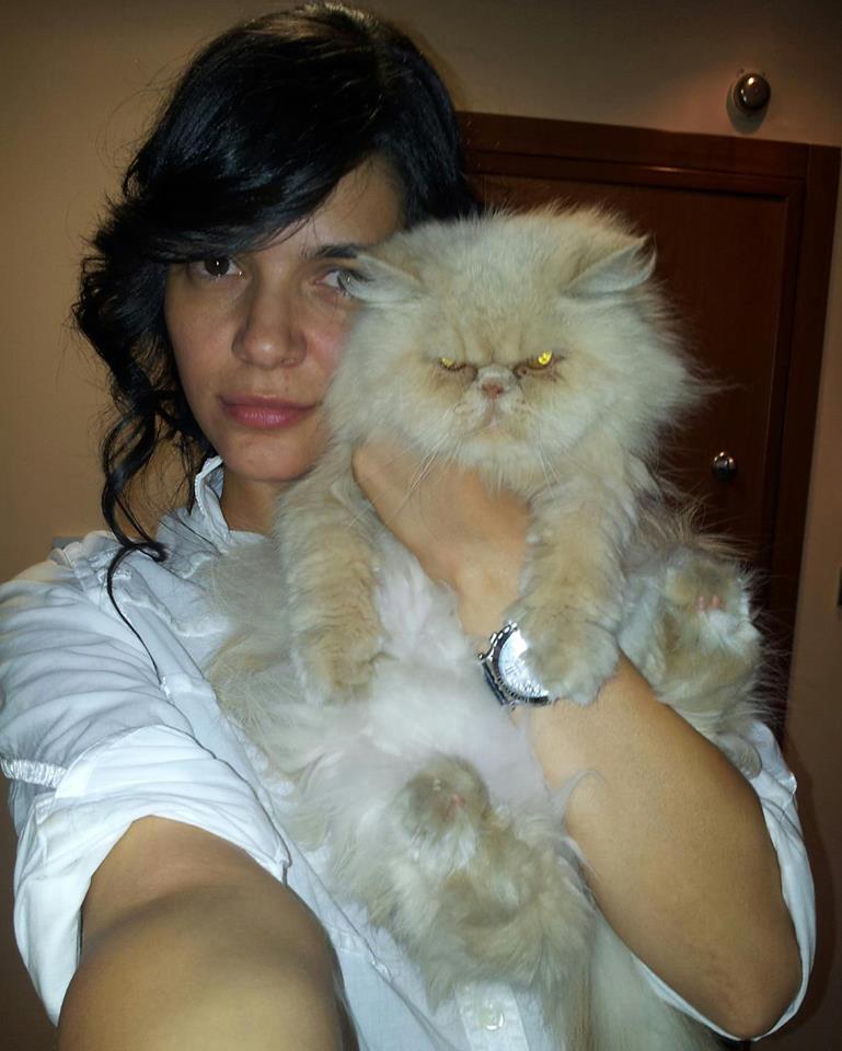 Ива Софиянска неразделна с любимата си котка