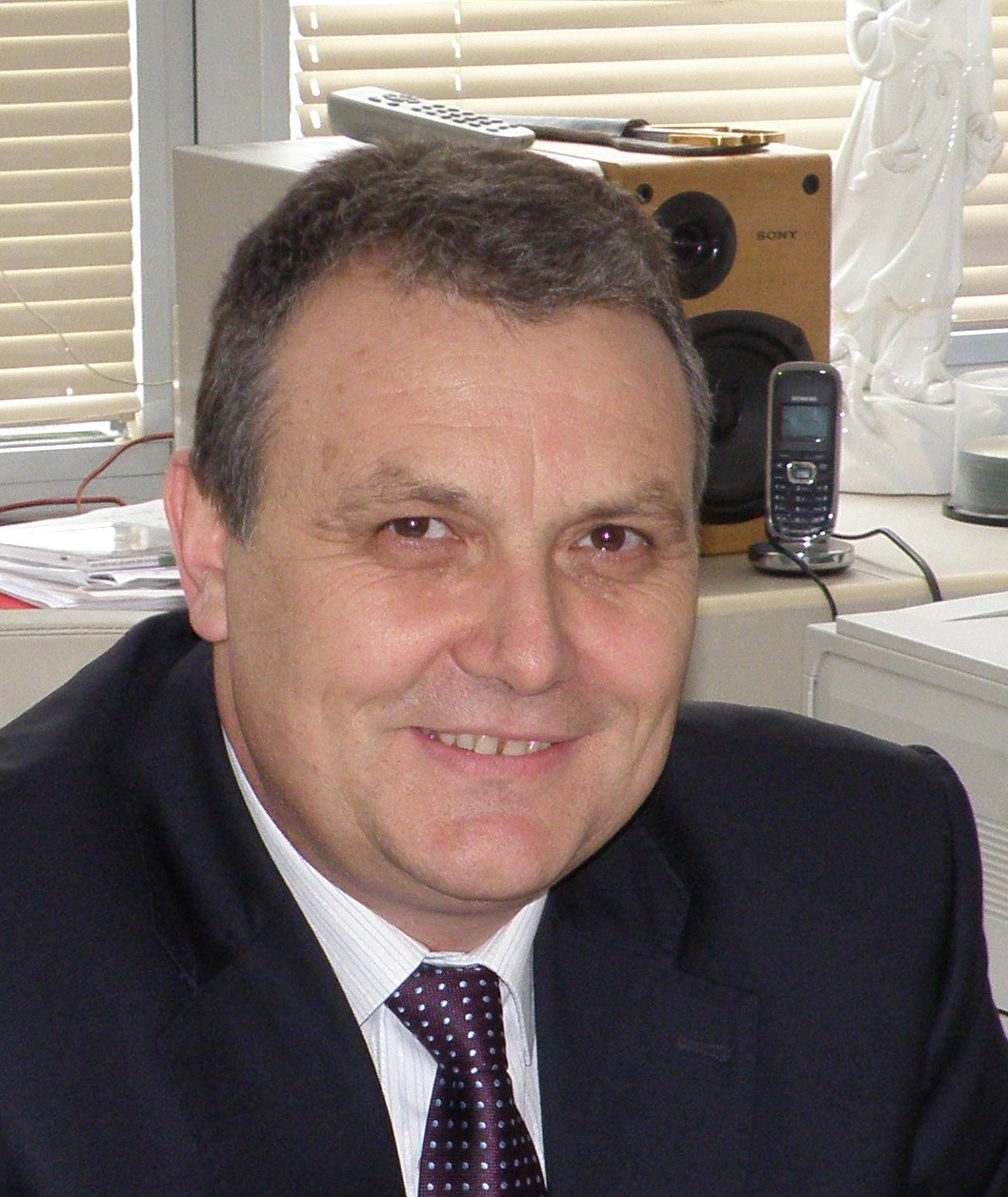Доц. Крум Кацаров е един от водещите специалисти в областта на гастроитестиналната ендоскопия в страната.