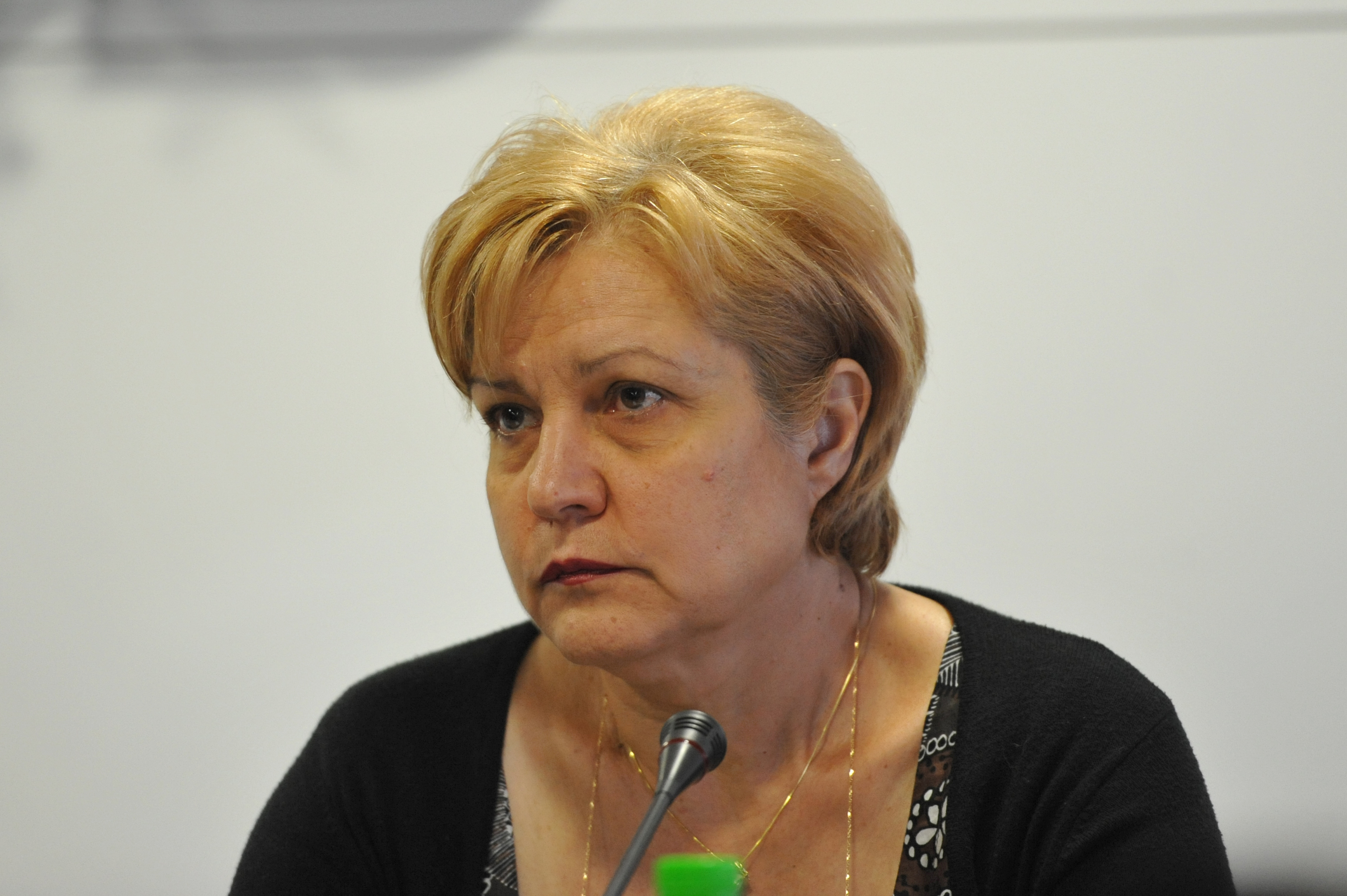 Отказът от събиране на приходи е отказ от борба с контрабандата, каза Менда Стоянова