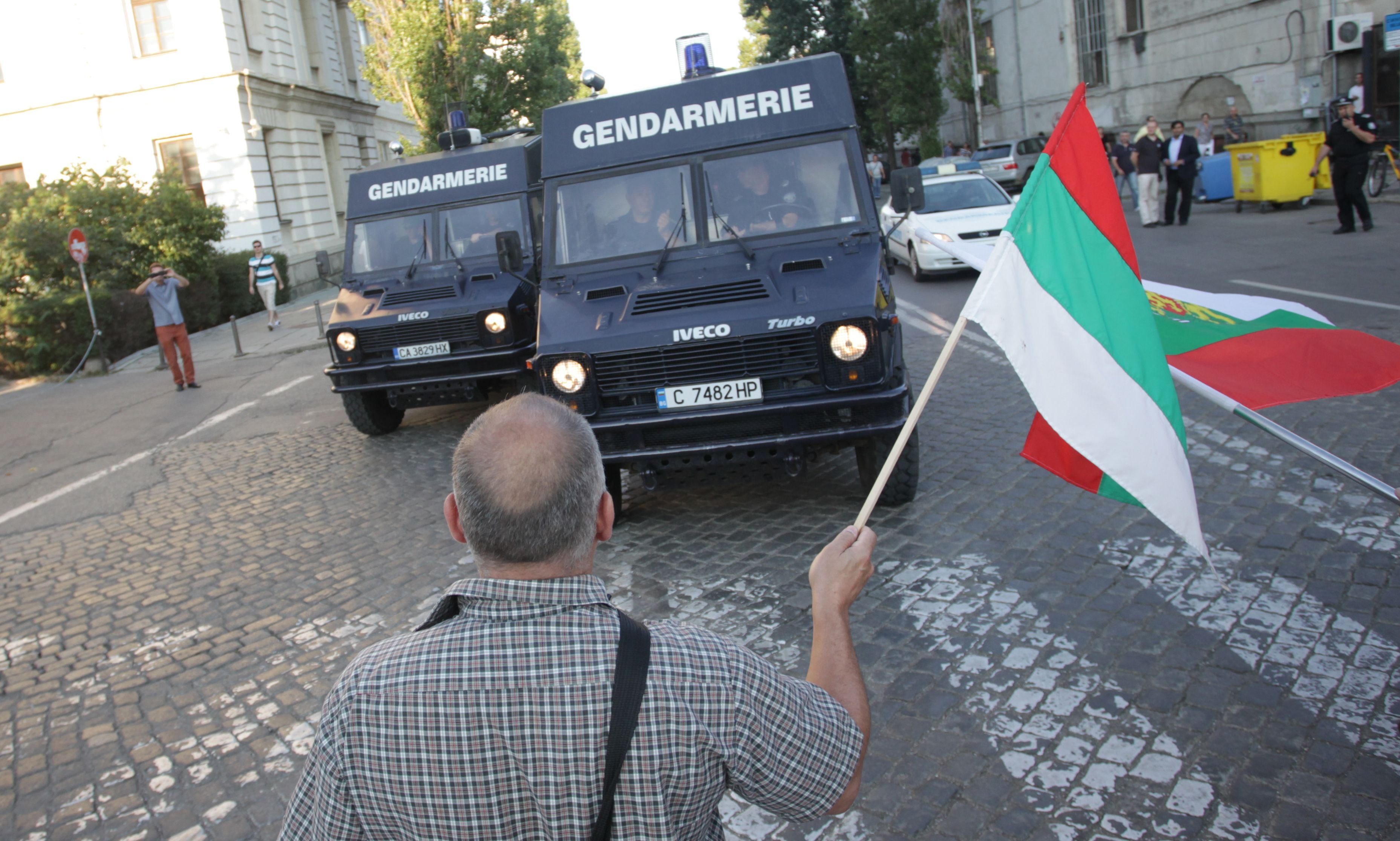 Напрежение пред Народното събрание на 40-ия ден на протестите